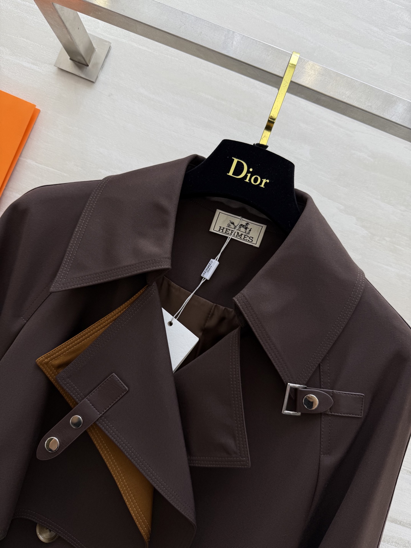 #Herme♡²⁵早秋新款 撞色翻领长款风衣 高品质定制 现货首发size：S/M/L（M码胸围：98，