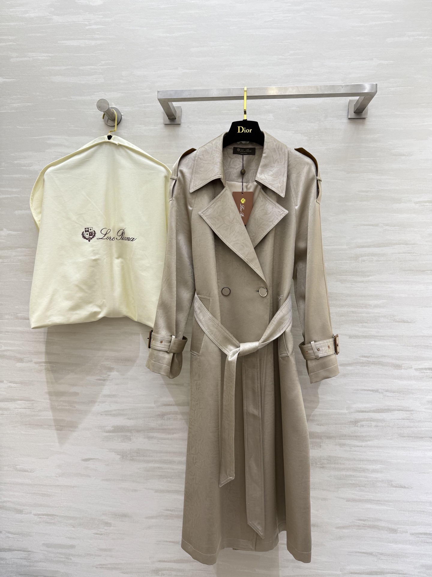NO:470137,#LP autumn and winter new style minimalist strap waist lapel long windbreaker jacket high quality customization spot first sizeS/M/L (M size bust 106, 112 length), loro piano, jackets & coats, alexander wang19860909#LP秋冬新款 极简绑带收腰翻领长款风衣外套 高品质定制 现货首发sizeS/M/L（M码胸围106,衣长112）,,loro piana,jackets & coats,alexander wang,Women's clothing