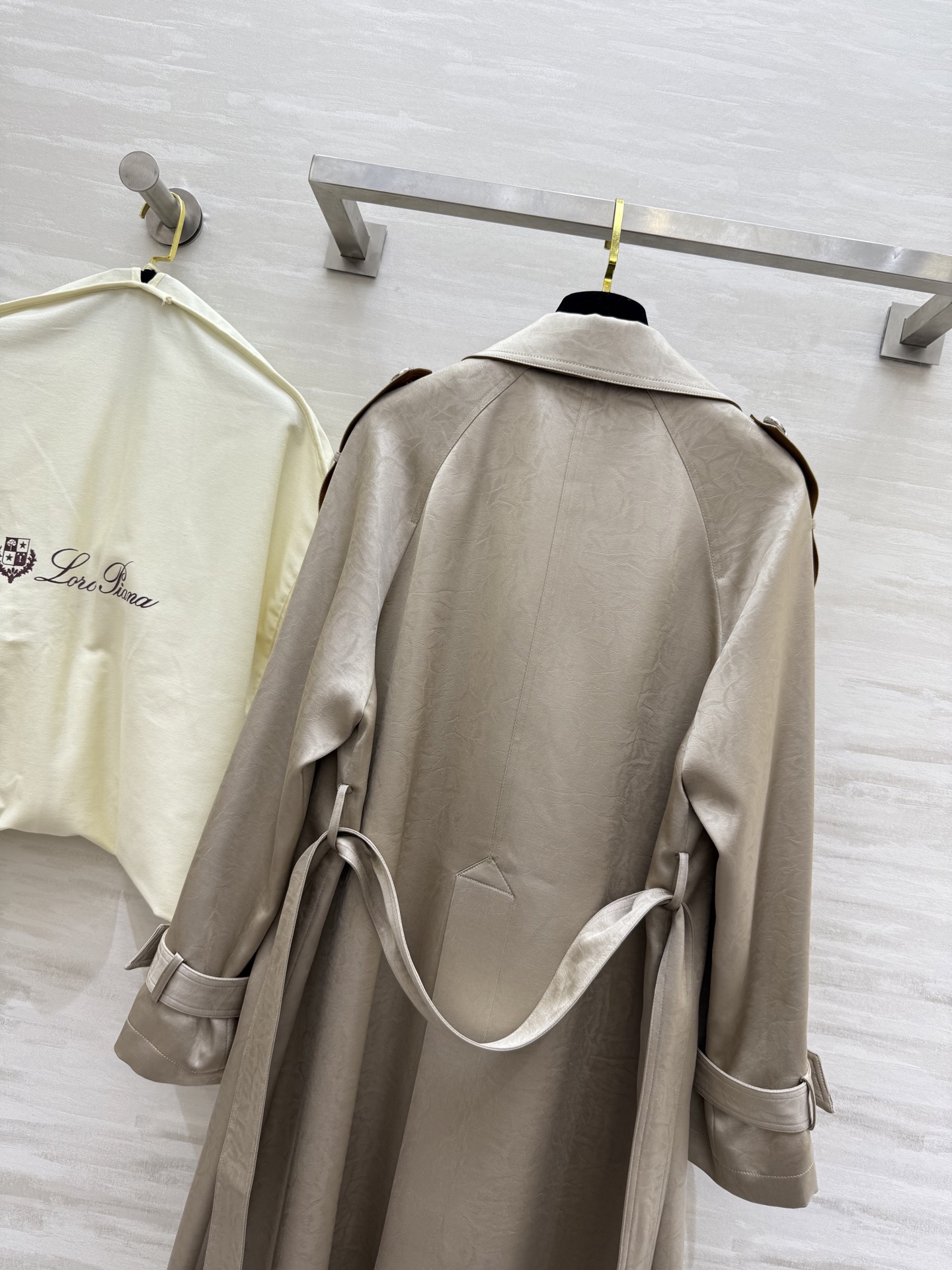 #LP🆕²⁵秋冬新款 极简绑带收腰翻领长款风衣外套 高品质定制 现货首发size：S/M/L（M码胸围：