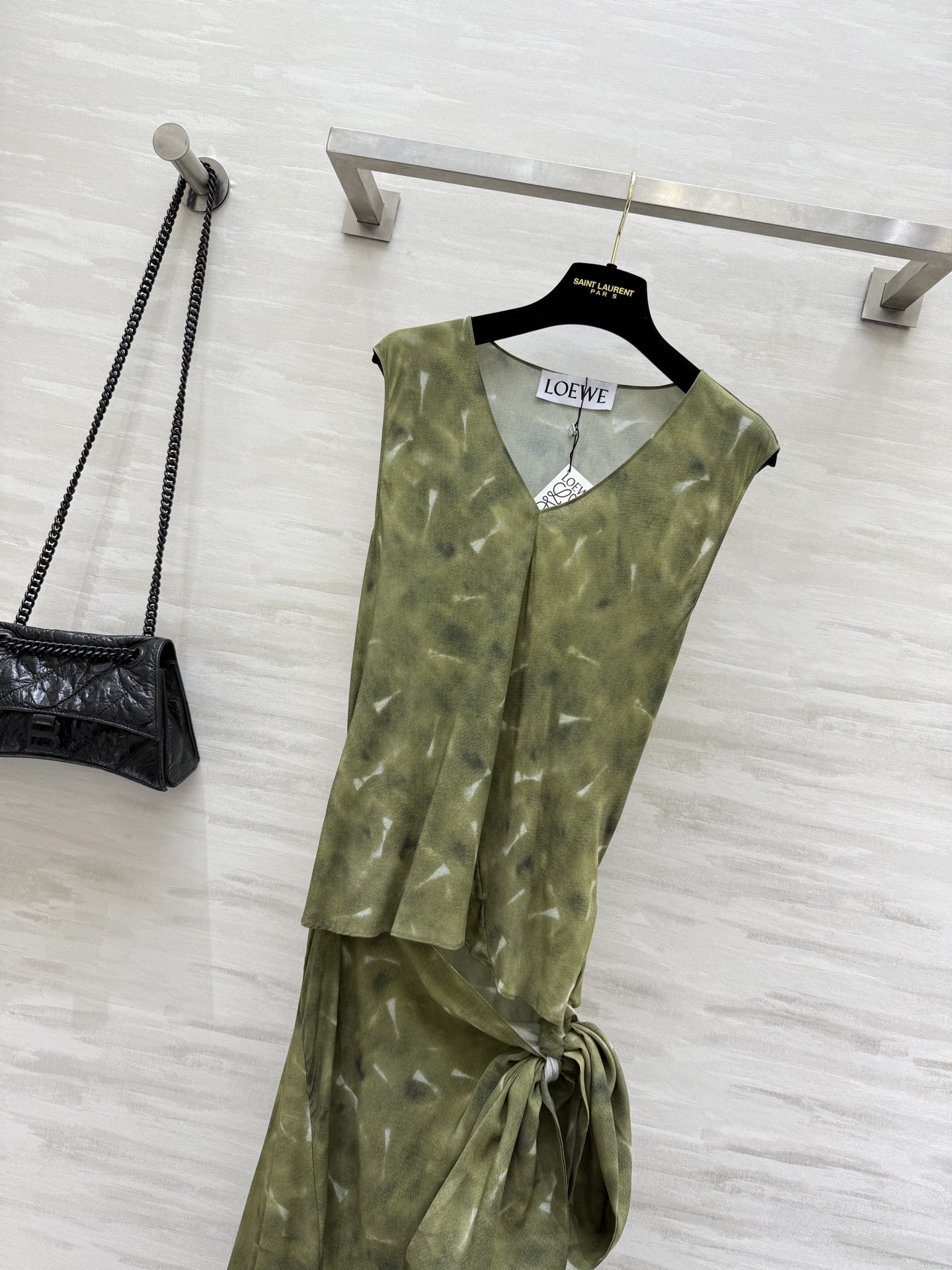 #Loew♡²⁵度假系列 真丝v领长裙 高品质定制 现货首发size：M/L/XL（）