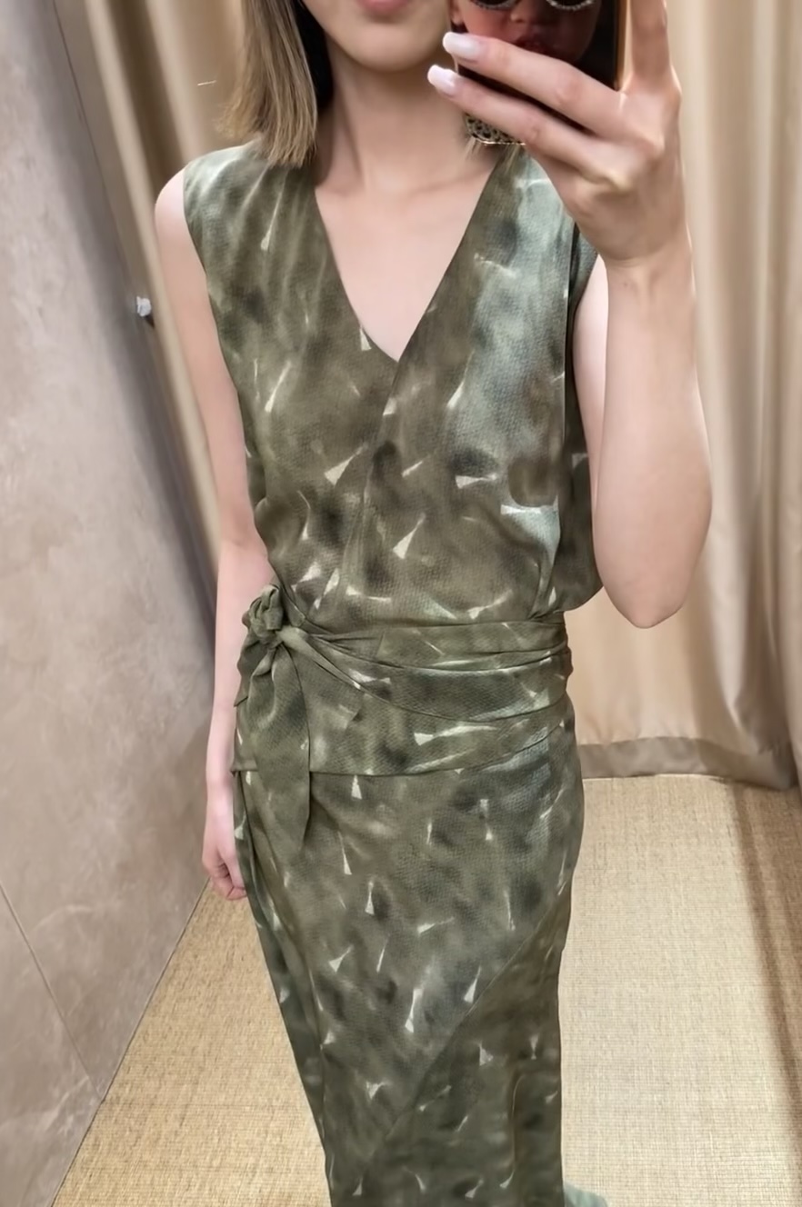 #Loew♡²⁵度假系列 真丝v领长裙 高品质定制 现货首发size：M/L/XL（）