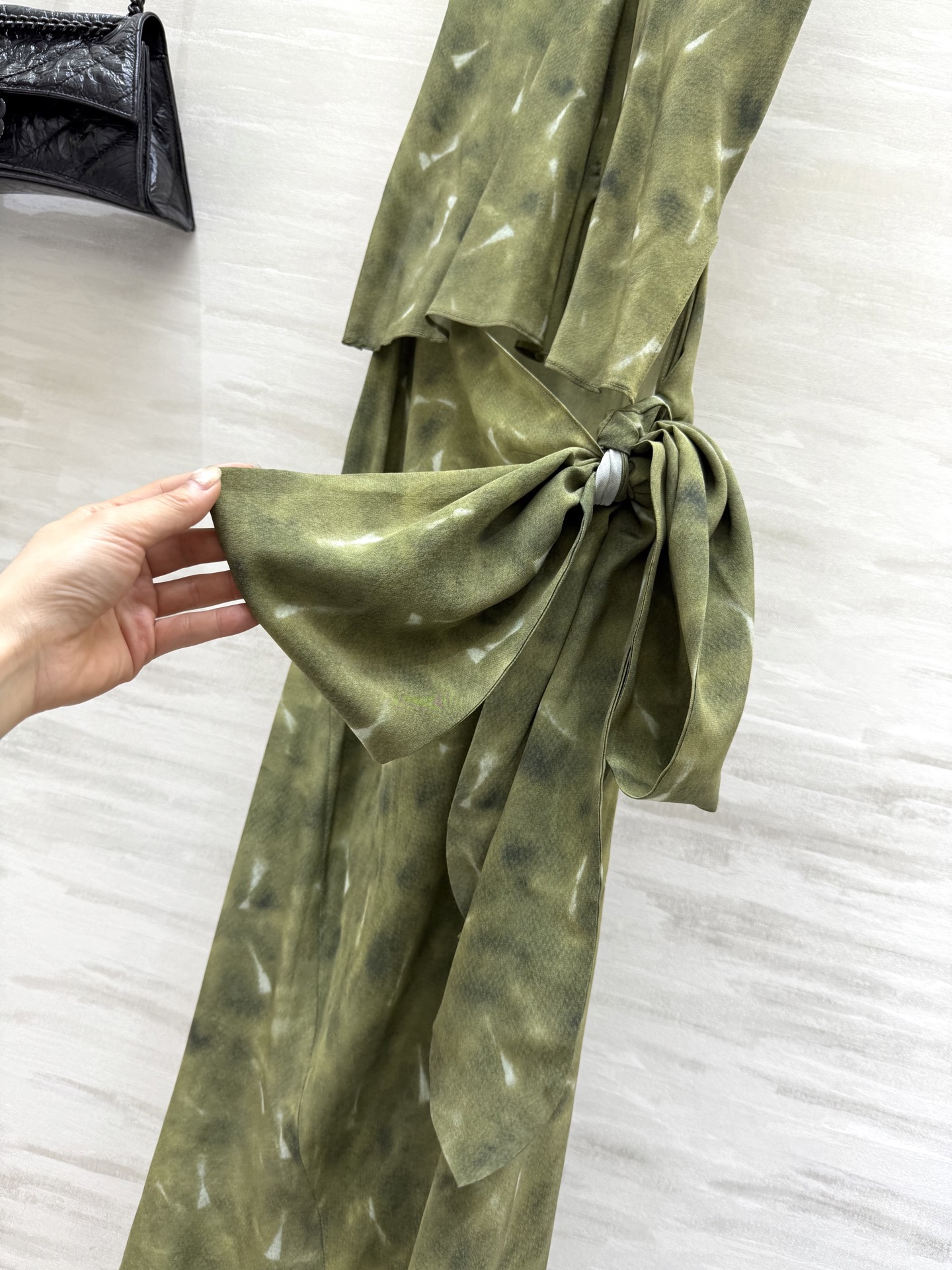 #Loew♡²⁵度假系列 真丝v领长裙 高品质定制 现货首发size：M/L/XL（）