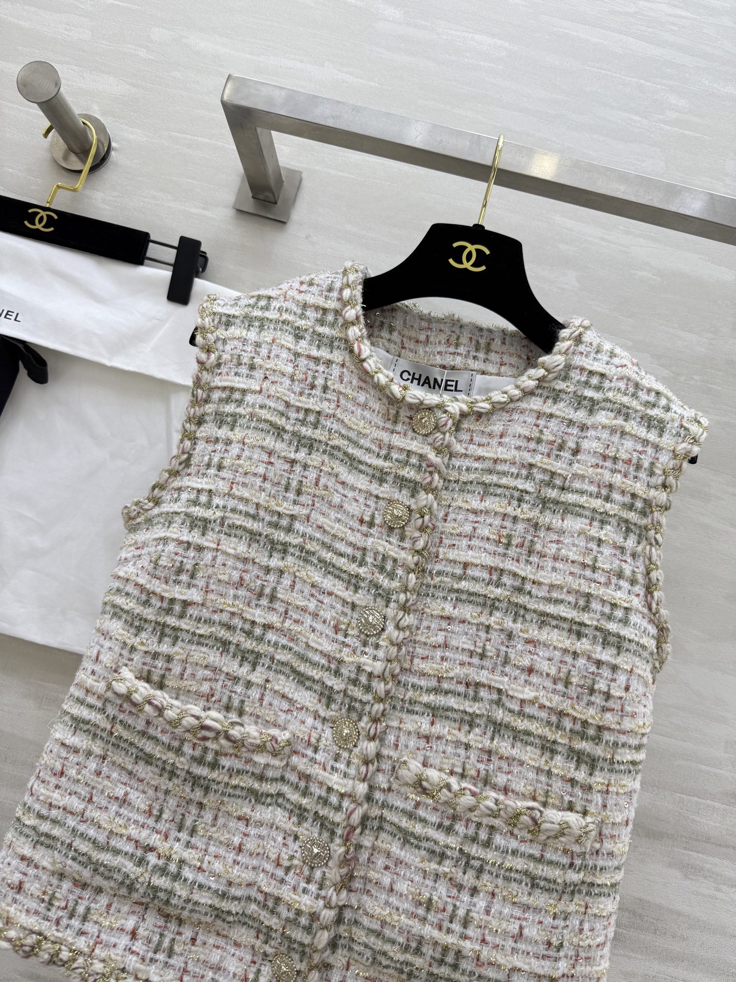 #Chane♡²⁵秋冬新款编织马甲 定制特种纱编织软花呢面料 纯手工交织花边装饰 经典双口袋 立体剪裁H