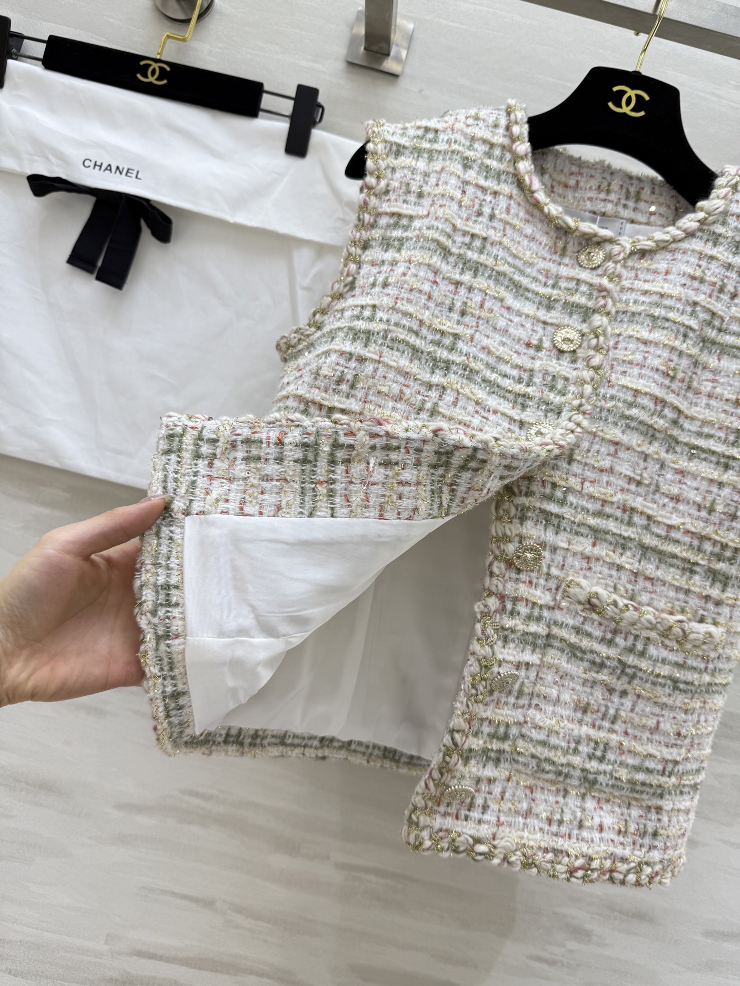 #Chane♡²⁵秋冬新款编织马甲 定制特种纱编织软花呢面料 纯手工交织花边装饰 经典双口袋 立体剪裁H