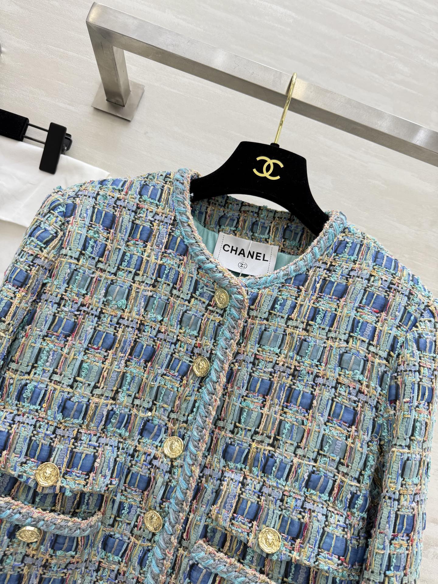 #Chane♡²⁵秋冬新款 孔雀蓝编织外套 原版开发编织面料 自带高级感的色系 复古圆领非常优雅大方 聚