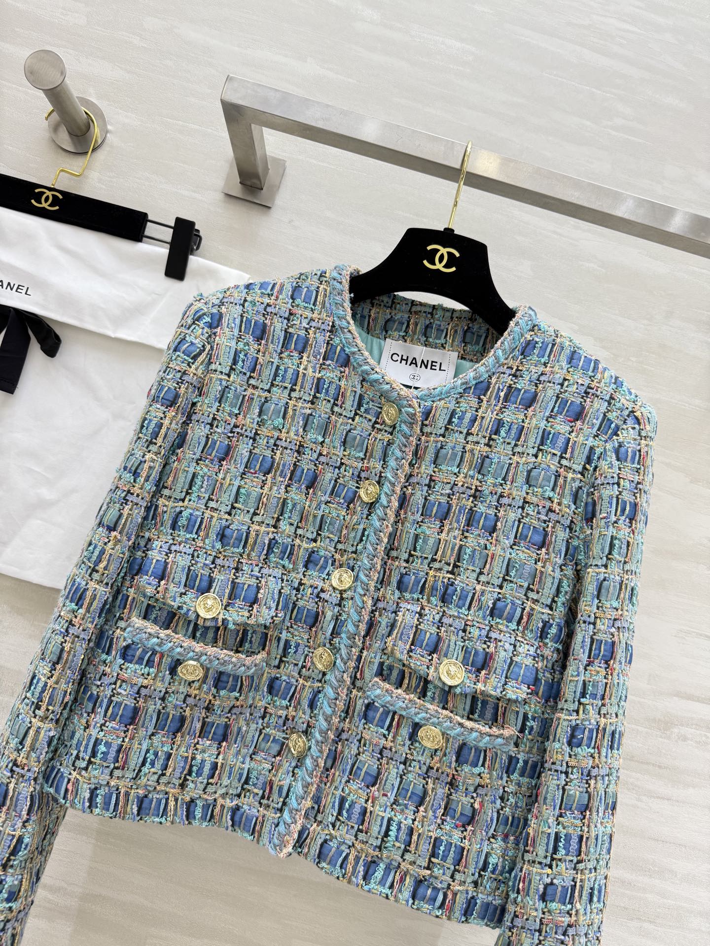 #Chane♡²⁵秋冬新款 孔雀蓝编织外套 原版开发编织面料 自带高级感的色系 复古圆领非常优雅大方 聚