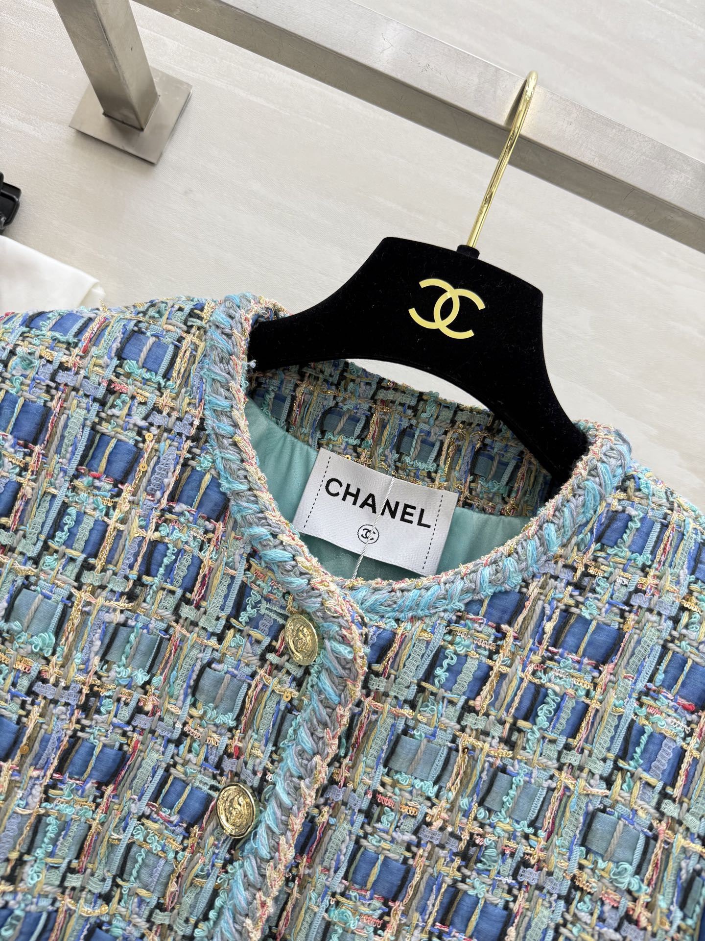 #Chane♡²⁵秋冬新款 孔雀蓝编织外套 原版开发编织面料 自带高级感的色系 复古圆领非常优雅大方 聚