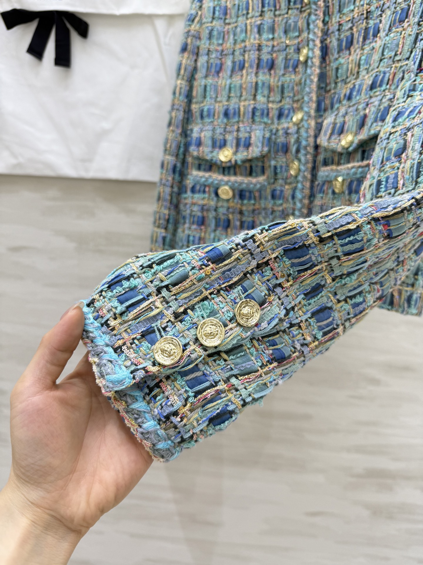 #Chane♡²⁵秋冬新款 孔雀蓝编织外套 原版开发编织面料 自带高级感的色系 复古圆领非常优雅大方 聚