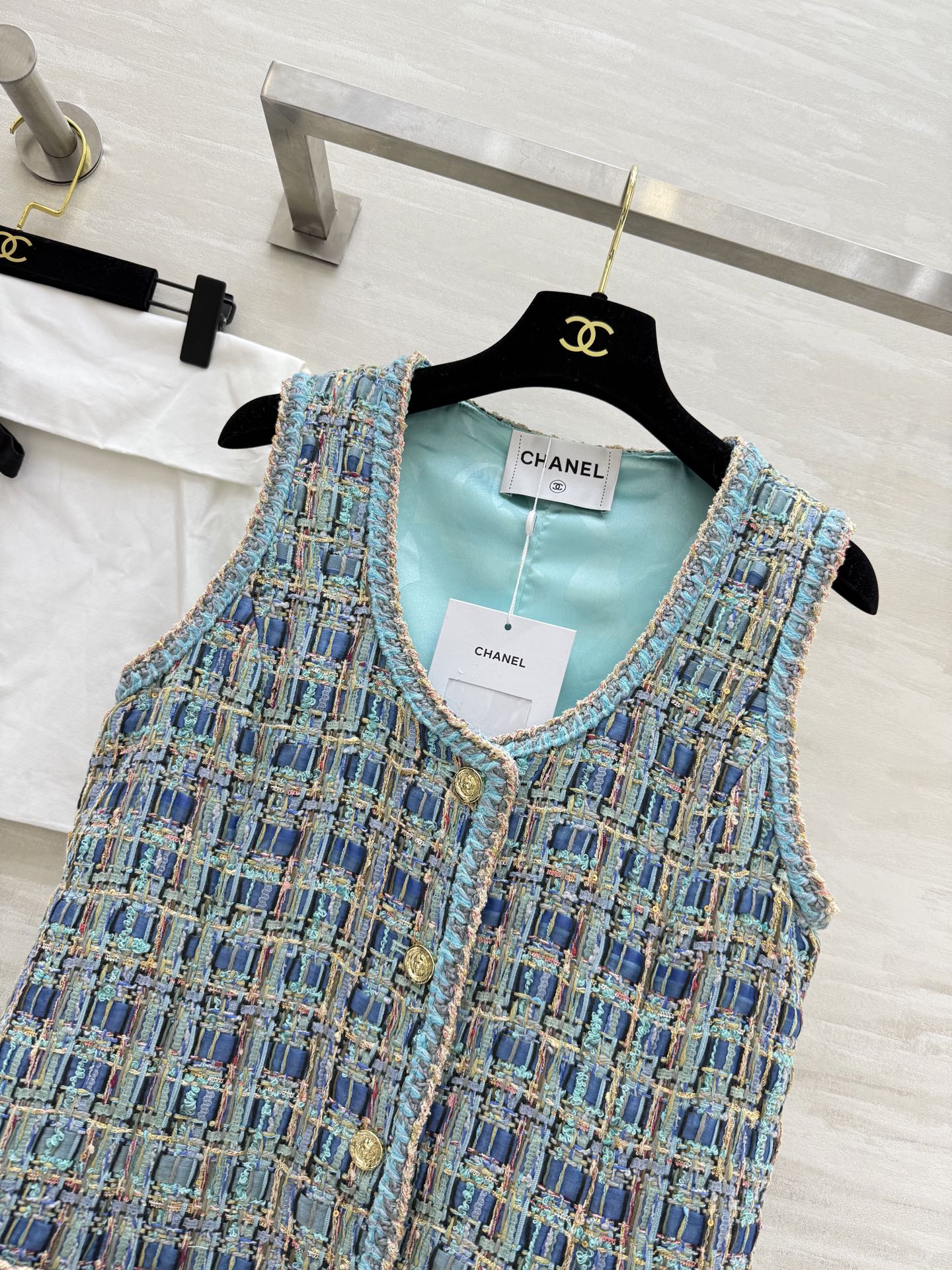 #Chane♡²⁵秋冬新款 孔雀蓝编织连衣裙 原版开发编织面料 气质名媛风 定制纽扣 满满的高级感 口袋