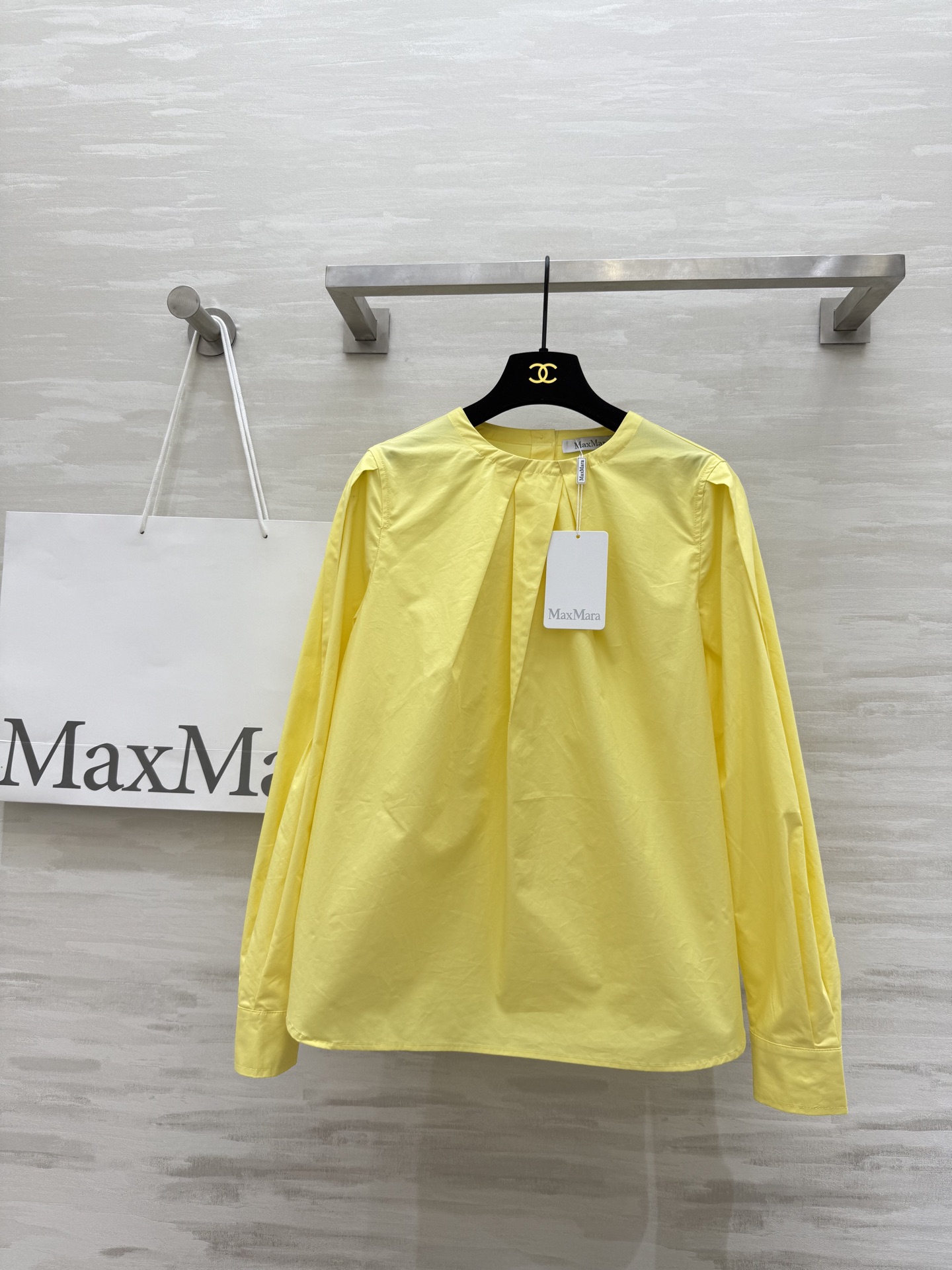 NO:471641,#MAX Mar early autumn new style, pointed pleated round neck long-sleeved shirt, bright lemon yellow tone, arc-cut loose fit, super slim upper body, backpack buckle design details, straight cotton fabric texture comfortable and breathable, three-dimensional style casual and elegant style, daily fashionable commuting and versatile, high quality, spot sizeS/M/L (size s size 98, 63 length),, backpacks, alexander wang19860909#MAX Mar早秋新款 尖褶圆领长袖衬衣 亮眼柠檬黄色调 圆弧剪裁宽松版型上身超显瘦 后背包扣设计细节感 挺阔纯棉面料质感舒适透气 立体版型随性优雅风 日常时髦通勤百搭不挑人 高品质 现货来sizeS/M/L（s码胸围98,衣长63）,,backpacks,alexander wang,Women's clothing