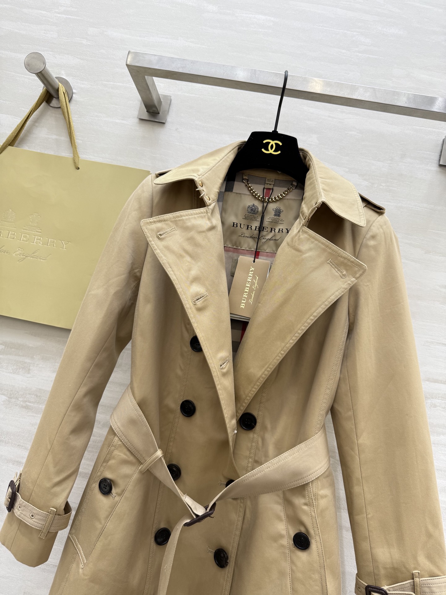 #Burberr♡²⁵秋冬新款 高端货 女士风衣 经典中长款大衣 嘎巴甸棉防水 腰部修身外套 配送双袖带