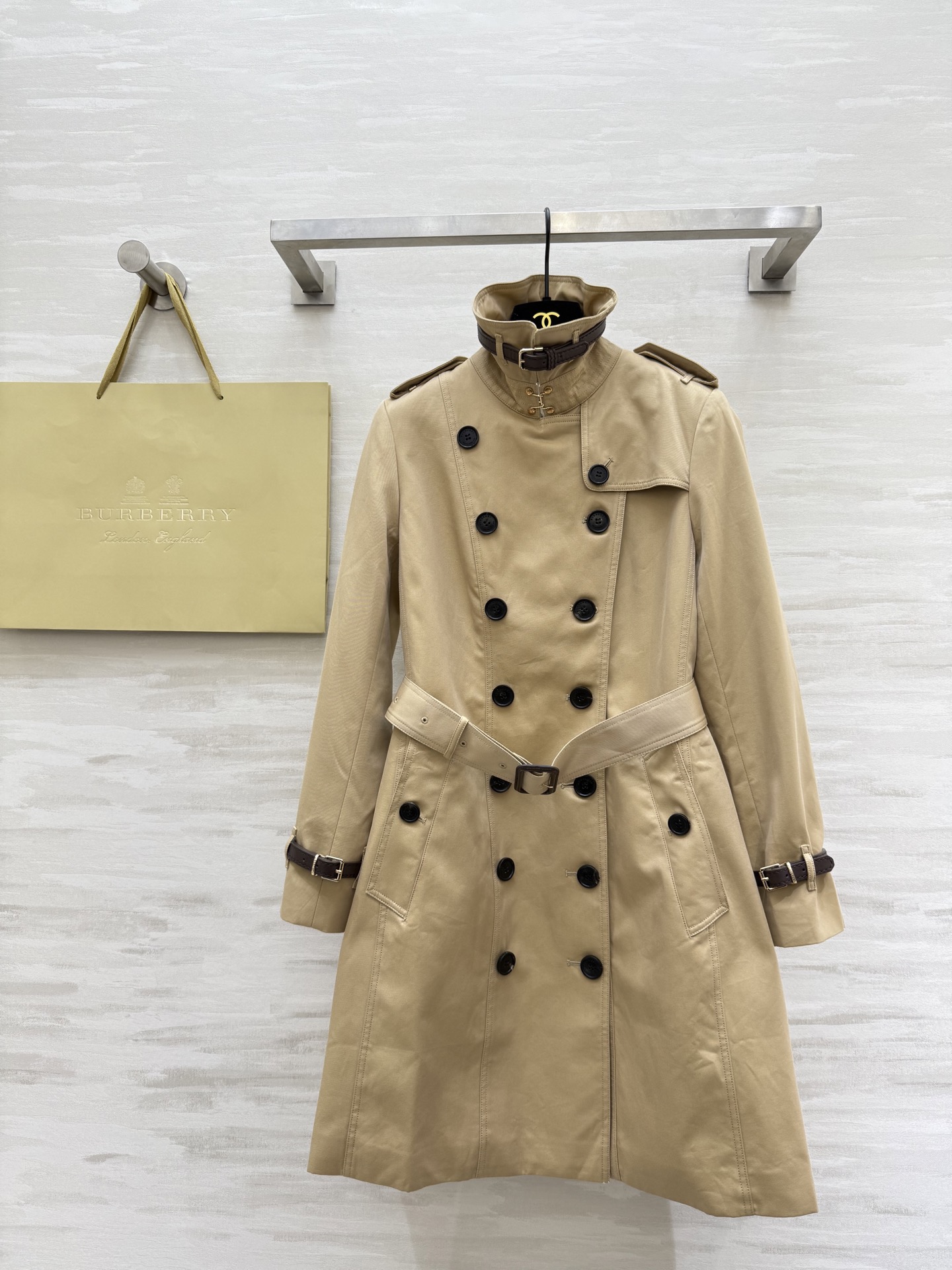 #Burberr♡²⁵秋冬新款 高端货 女士风衣 经典中长款大衣 嘎巴甸棉防水 腰部修身外套 配送双袖带