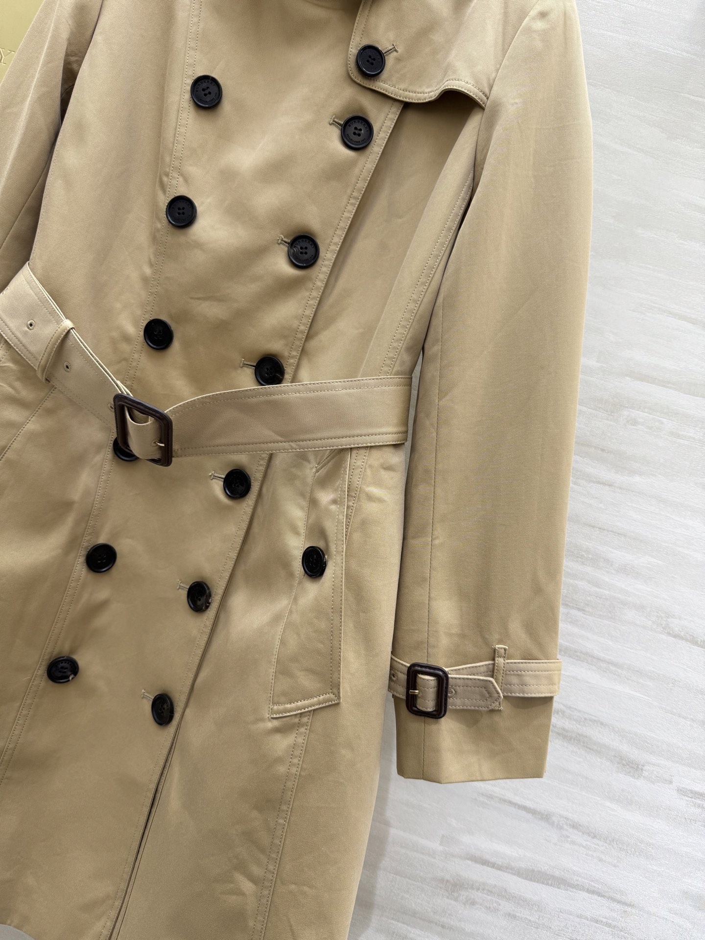 #Burberr♡²⁵秋冬新款 高端货 女士风衣 经典中长款大衣 嘎巴甸棉防水 腰部修身外套 配送双袖带