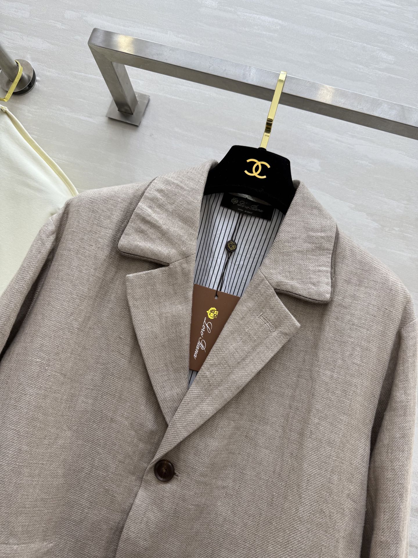 #LP🆕²⁵秋冬新款 猎装亚麻夹克外套 英式老钱风穿搭 后背与手肘加褶设计提升舒适度 可调节收腰经典版型