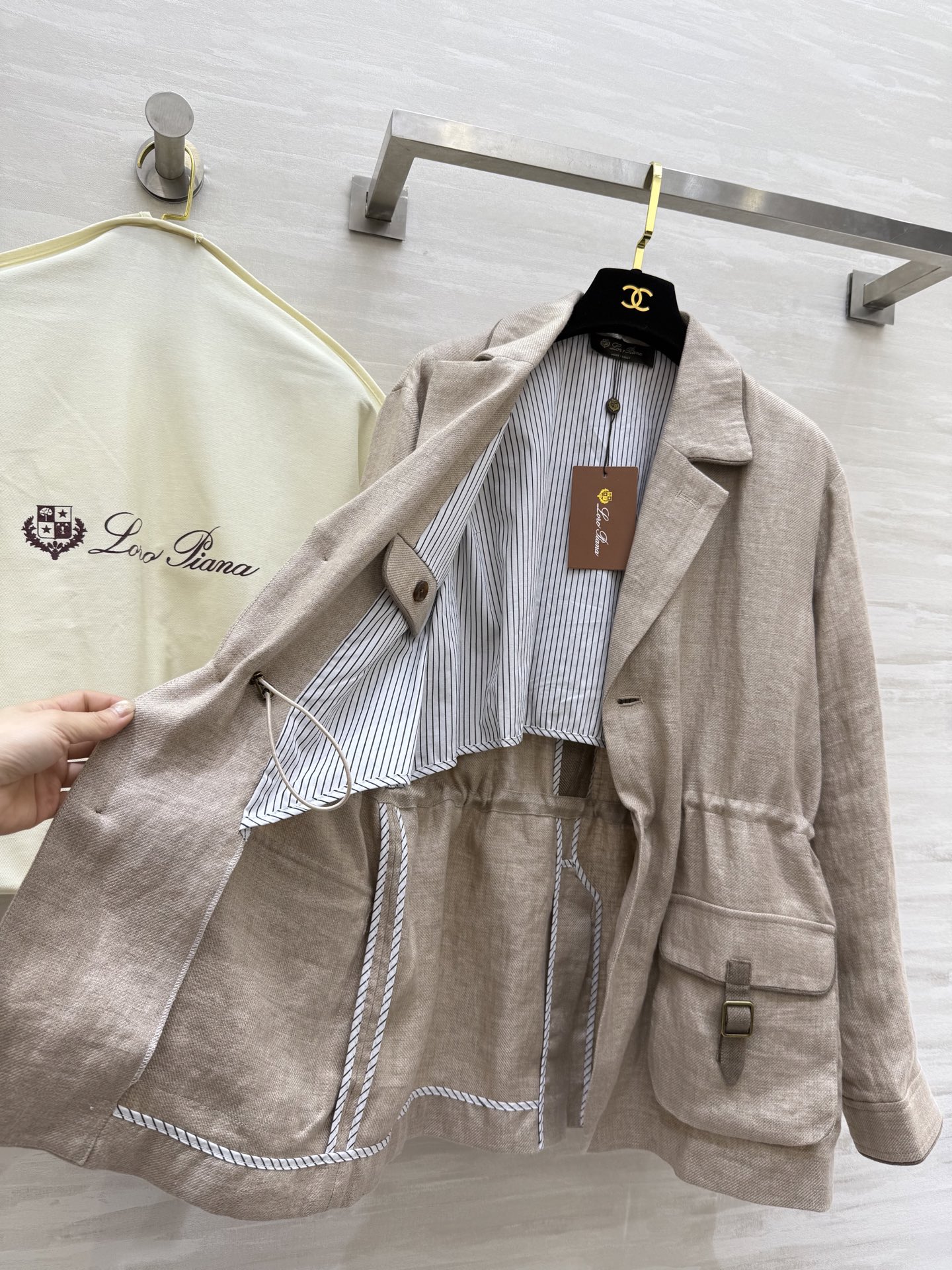 #LP🆕²⁵秋冬新款 猎装亚麻夹克外套 英式老钱风穿搭 后背与手肘加褶设计提升舒适度 可调节收腰经典版型
