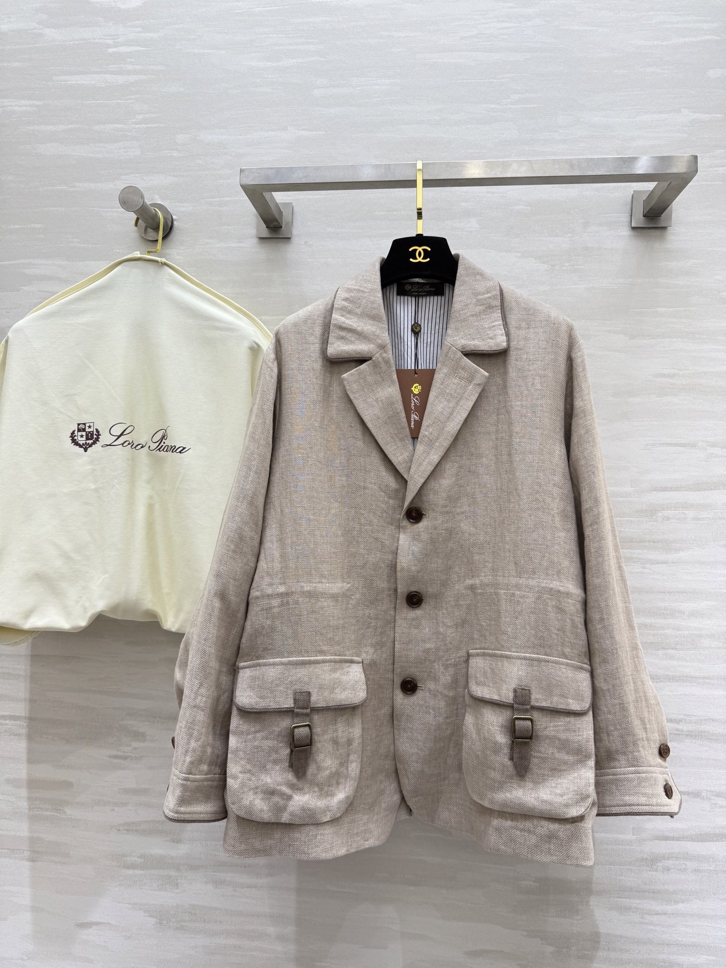 NO:472614,#LP new autumn and winter style hunting linen jacket jacket British style old money style outfit The back and elbow pleated design improves comfort, adjustable waist-hugging classic style is versatile and not picky, casual and handsome items, hand-edged edging technology, high-quality customization, spot first-time sizeS/M/L (size s-shoulder width 45, bust 106, 68, loro piano, jackets & coats, jackets & coats, alexander wang19860909#LP秋冬新款 猎装亚麻夹克外套 英式老钱风穿搭 后背与手肘加褶设计提升舒适度 可调节收腰经典版型百搭不挑人 休闲帅气单品 手工包边工艺 高品质定制 现货首发sizeS/M/L（s码肩宽45,胸围106,衣长68,,loro piana,jackets & coats,jackets & coats,alexander wang,Women's clothing