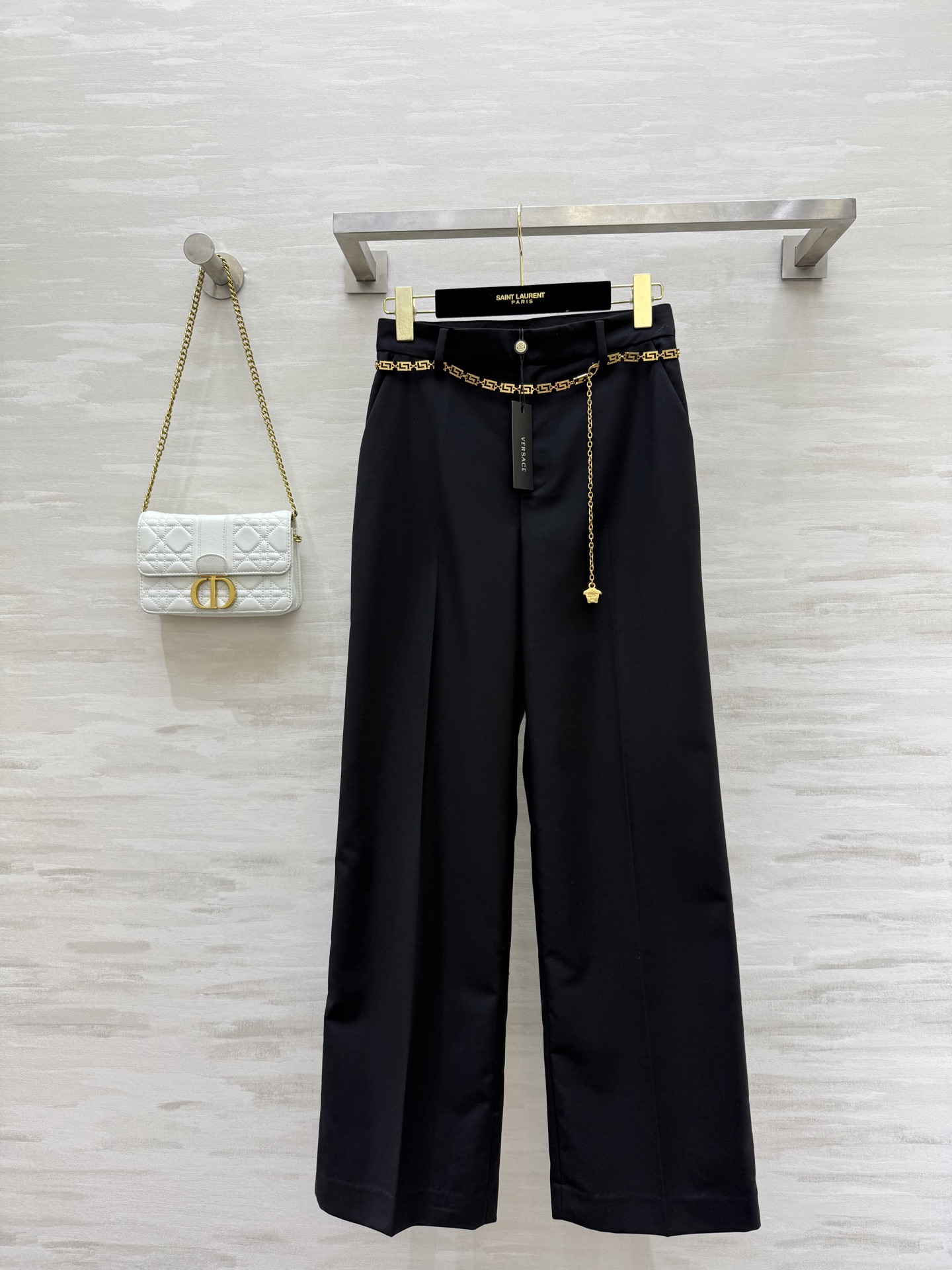 NO:472640,#Versac autumn and winter new style waist chain decorative trousers, trousers, top body, invincible, high-slim, custom waist chain exquisite and high-quality spot first-time sizeS/M/L (size s waist 66, hip circumference 90, pants length 100), versace, alexander wang19860909#Versac秋冬新款 腰链装饰西裤 裤型上身无敌显高显瘦 定制腰链精致高级 高品质 现货首发sizeS/M/L（s码腰围66,臀围90,裤长100）,,versace,alexander wang,Women's clothing