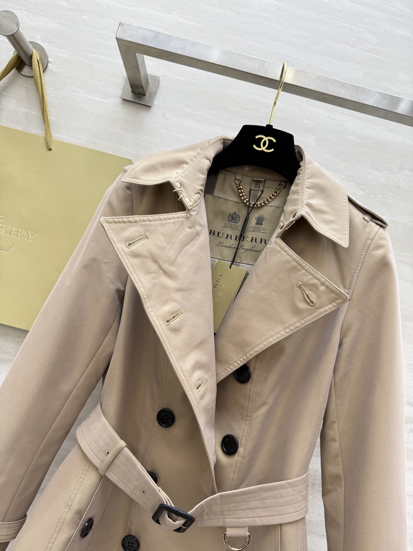 #Burberr♡²⁵秋冬新款 英伦风桑德林款双排扣中长款风衣 高品质定制 现货首发size：4/6/8