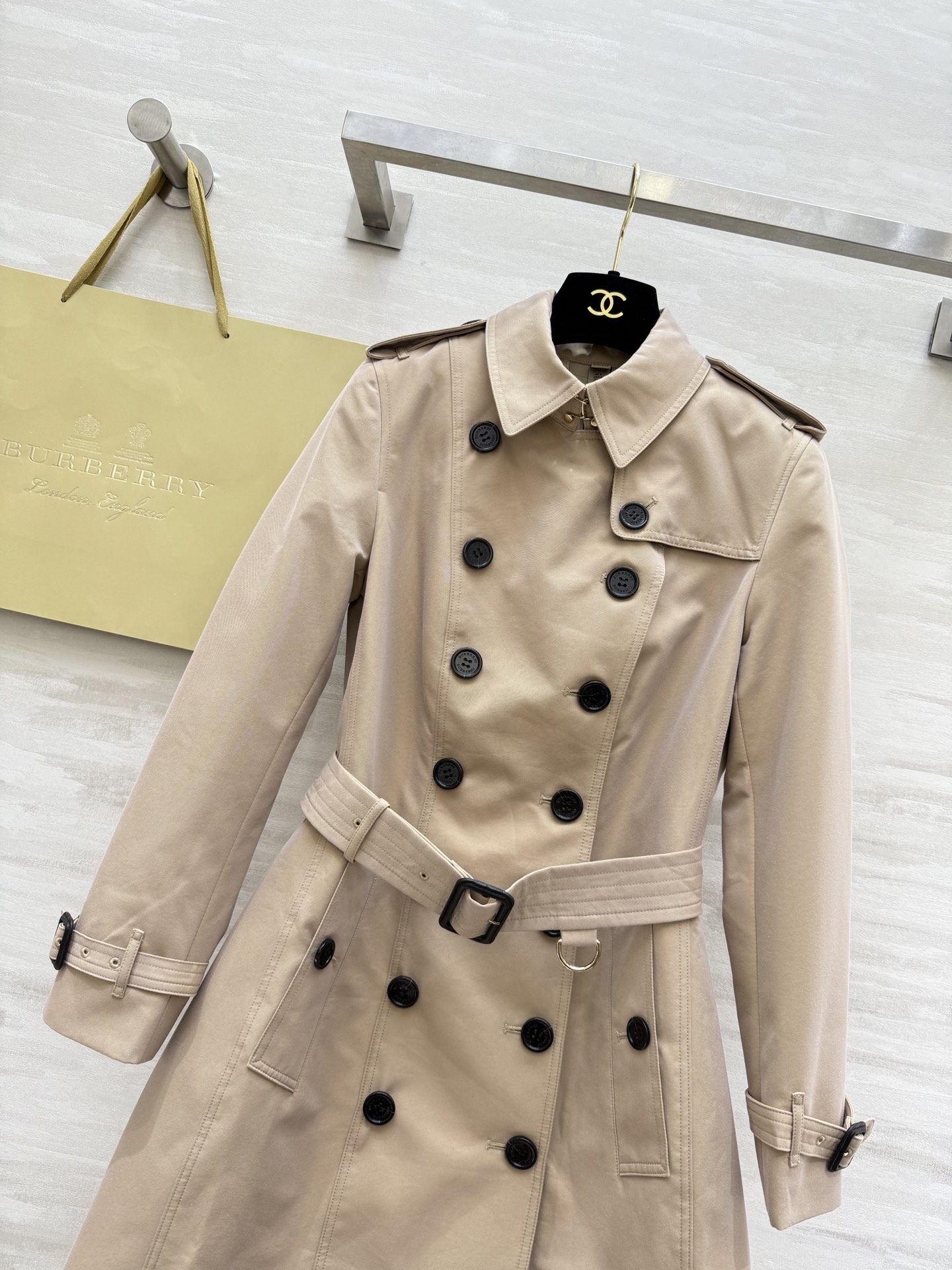 #Burberr♡²⁵秋冬新款 英伦风桑德林款双排扣中长款风衣 高品质定制 现货首发size：4/6/8