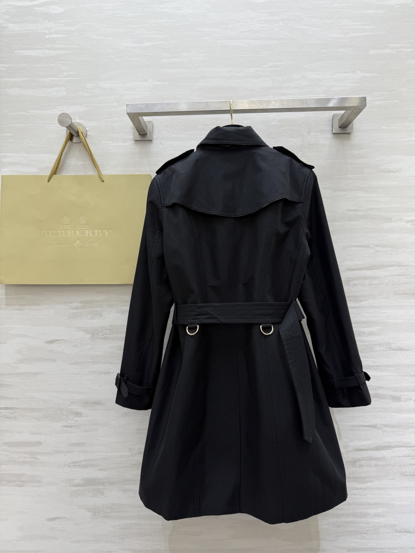 #Burberr♡²⁵秋冬新款 英伦风桑德林款双排扣中长款风衣 高品质定制 现货首发size：4/6/8