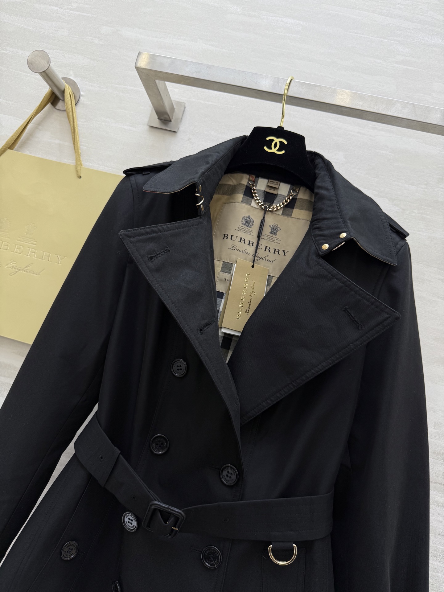 #Burberr♡²⁵秋冬新款 英伦风桑德林款双排扣中长款风衣 高品质定制 现货首发size：4/6/8