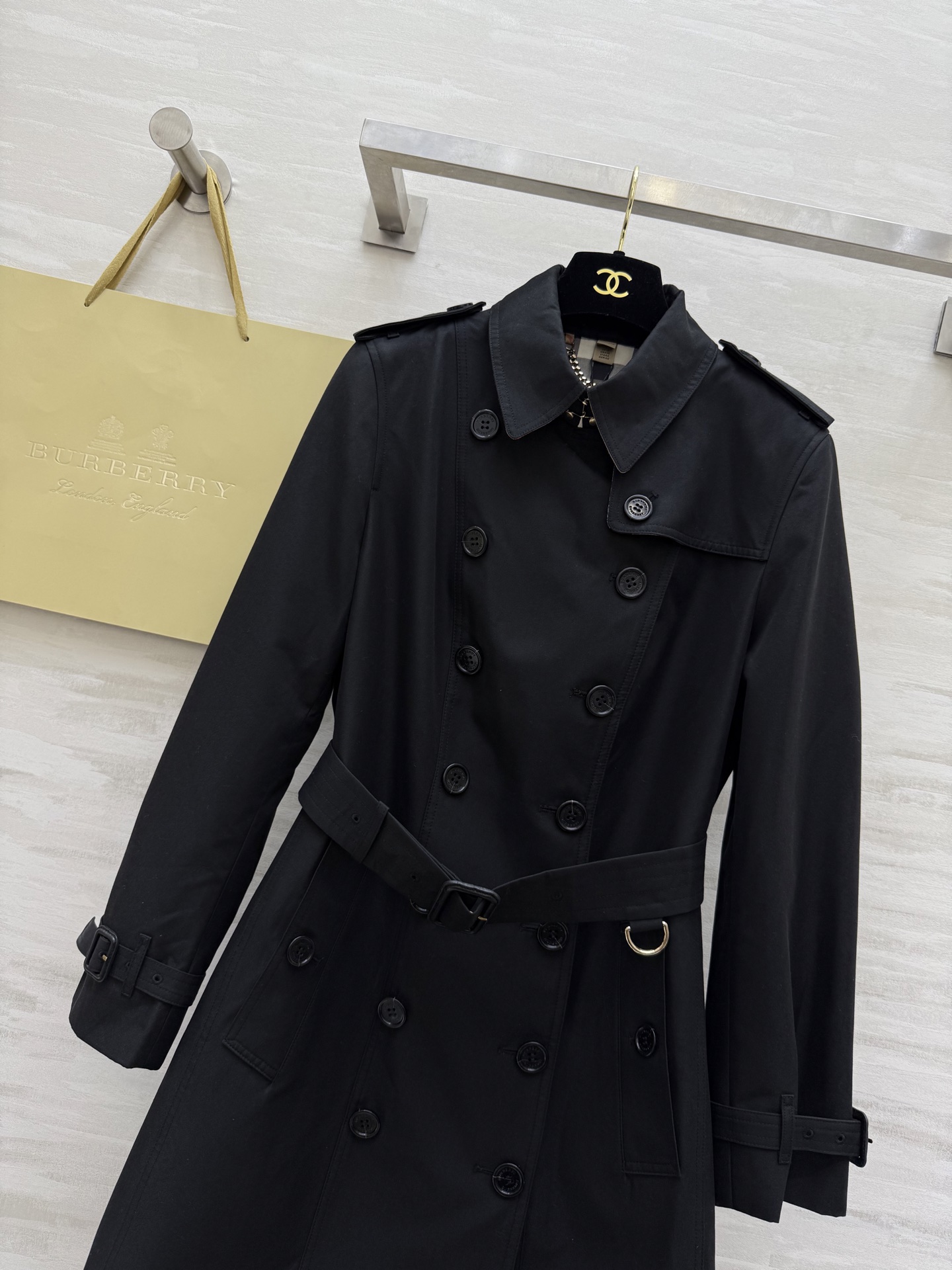 #Burberr♡²⁵秋冬新款 英伦风桑德林款双排扣中长款风衣 高品质定制 现货首发size：4/6/8