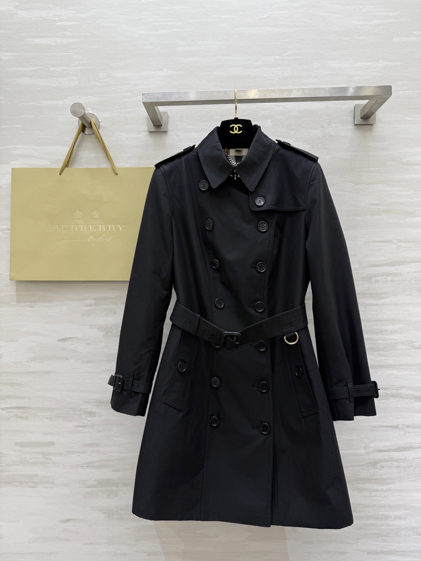 NO:472624,#Burberr autumn and winter new British style Sanderling double-breasted mid-length windbreaker high-quality customization spot first-time size4/6/8/10/12 (uk6 shoulder width: 35, bust 90, length 84), burberry, alexander wang19860909#Burberr秋冬新款 英伦风桑德林款双排扣中长款风衣 高品质定制 现货首发size4/6/8/10/12（uk6肩宽:35,胸围90,衣长84）,,burberry,alexander wang,Women's clothing