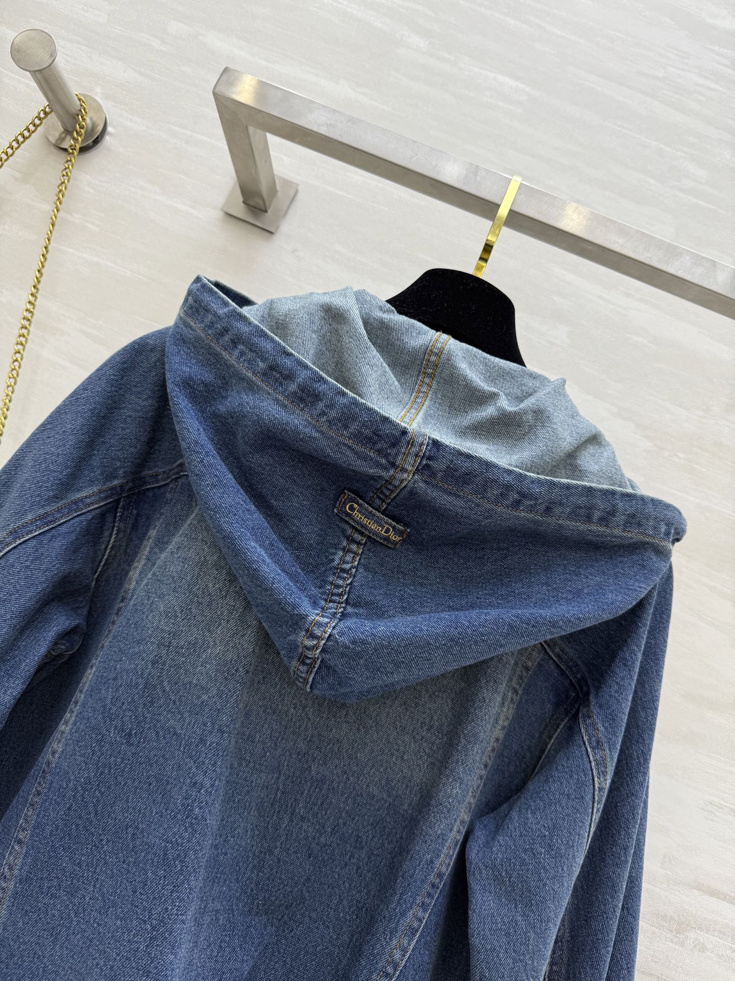 #DIO♡²⁵早秋新款 连帽牛仔外套 CD蜜蜂刺绣🪡 宽松连帽版型超级时髦 高品质定制 现货首发size