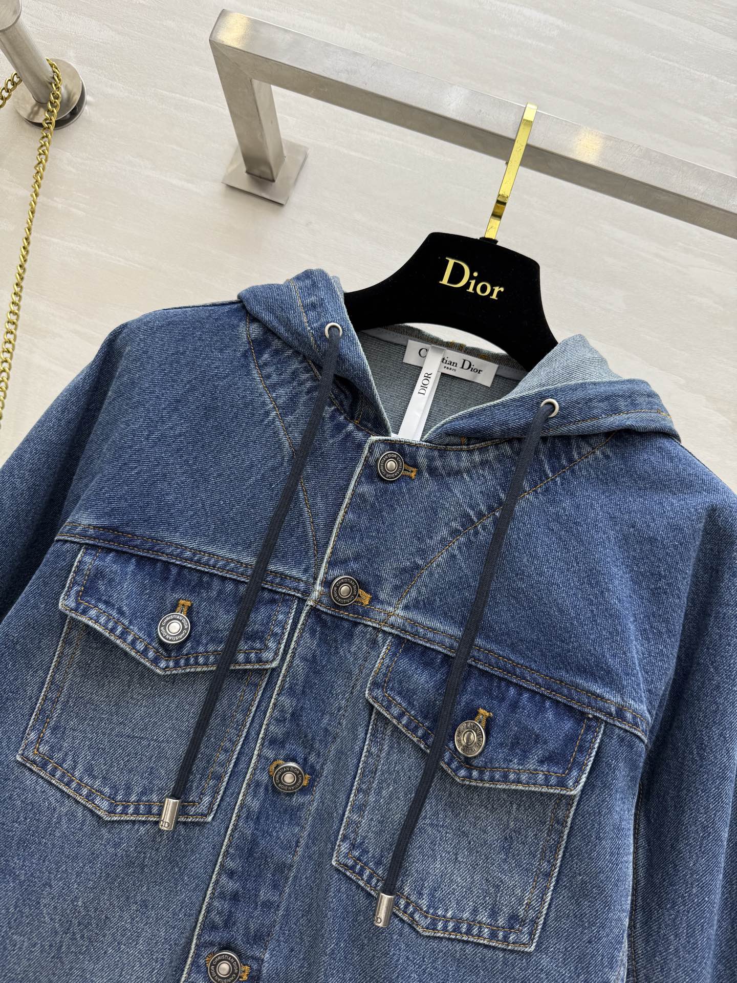 #DIO♡²⁵早秋新款 连帽牛仔外套 CD蜜蜂刺绣🪡 宽松连帽版型超级时髦 高品质定制 现货首发size