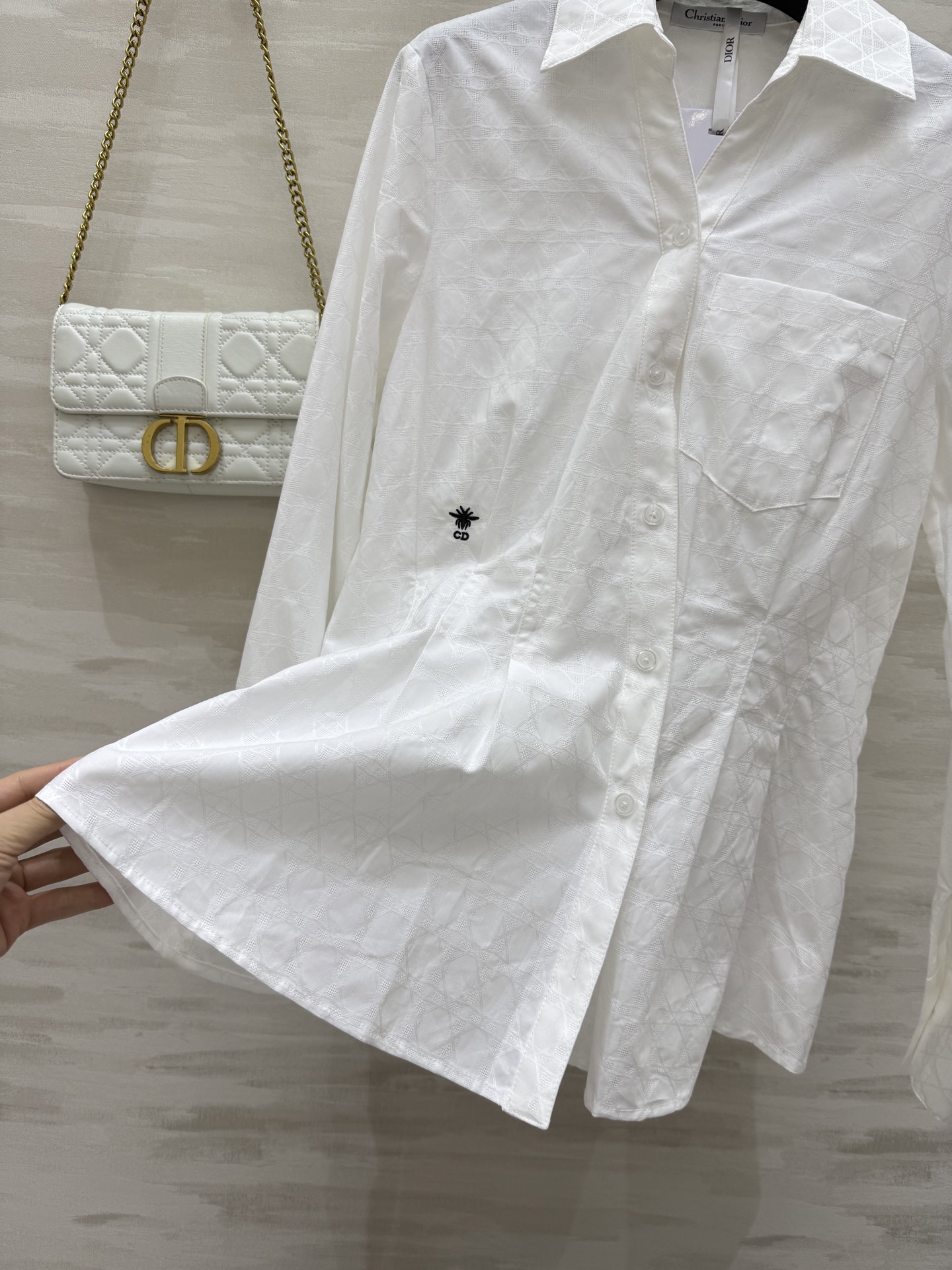 #DIO♡²⁵早秋新款 戴妃藤格纹翻领收腰衬衣 重工CD蜜蜂刺绣 高品质定制 现货首发size：36/3