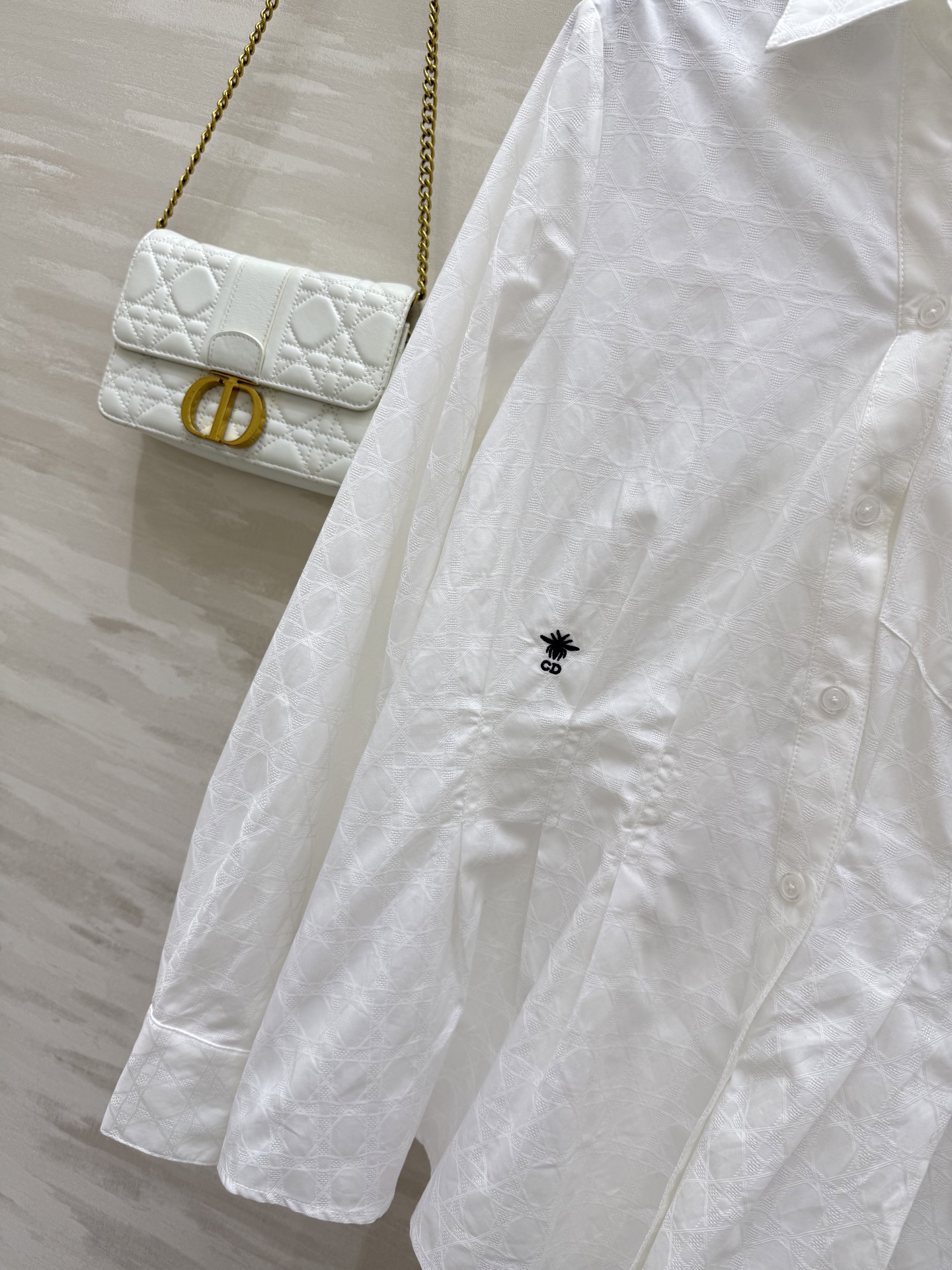 #DIO♡²⁵早秋新款 戴妃藤格纹翻领收腰衬衣 重工CD蜜蜂刺绣 高品质定制 现货首发size：36/3