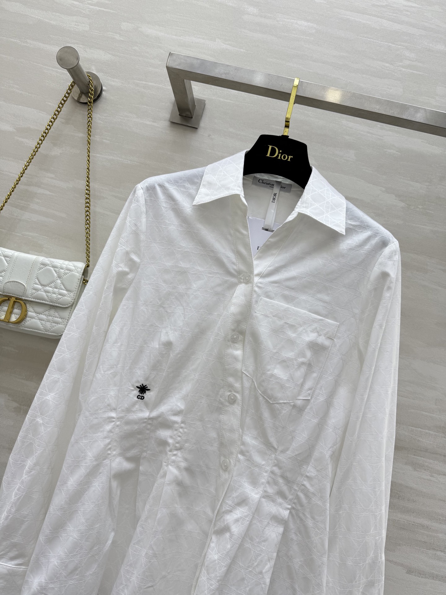 #DIO♡²⁵早秋新款 戴妃藤格纹翻领收腰衬衣 重工CD蜜蜂刺绣 高品质定制 现货首发size：36/3