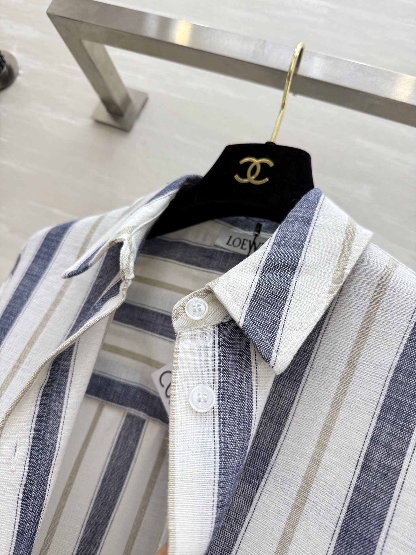 #Loew♡²⁵早秋新款 定织条纹宽松衬衣 进口定织色织亚麻面料 质感轻盈舒适 定位logo提花字母低调