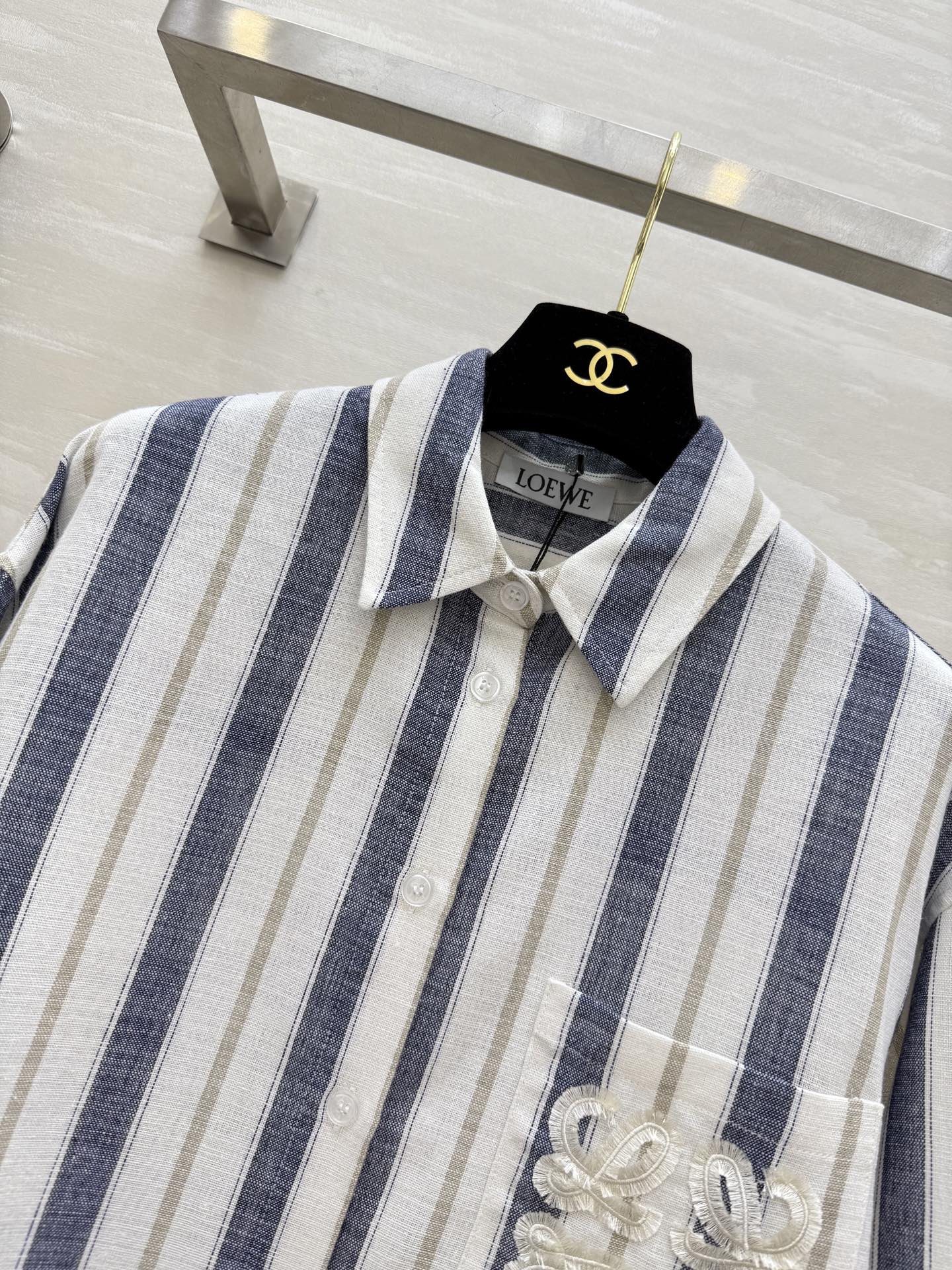 #Loew♡²⁵早秋新款 定织条纹宽松衬衣 进口定织色织亚麻面料 质感轻盈舒适 定位logo提花字母低调