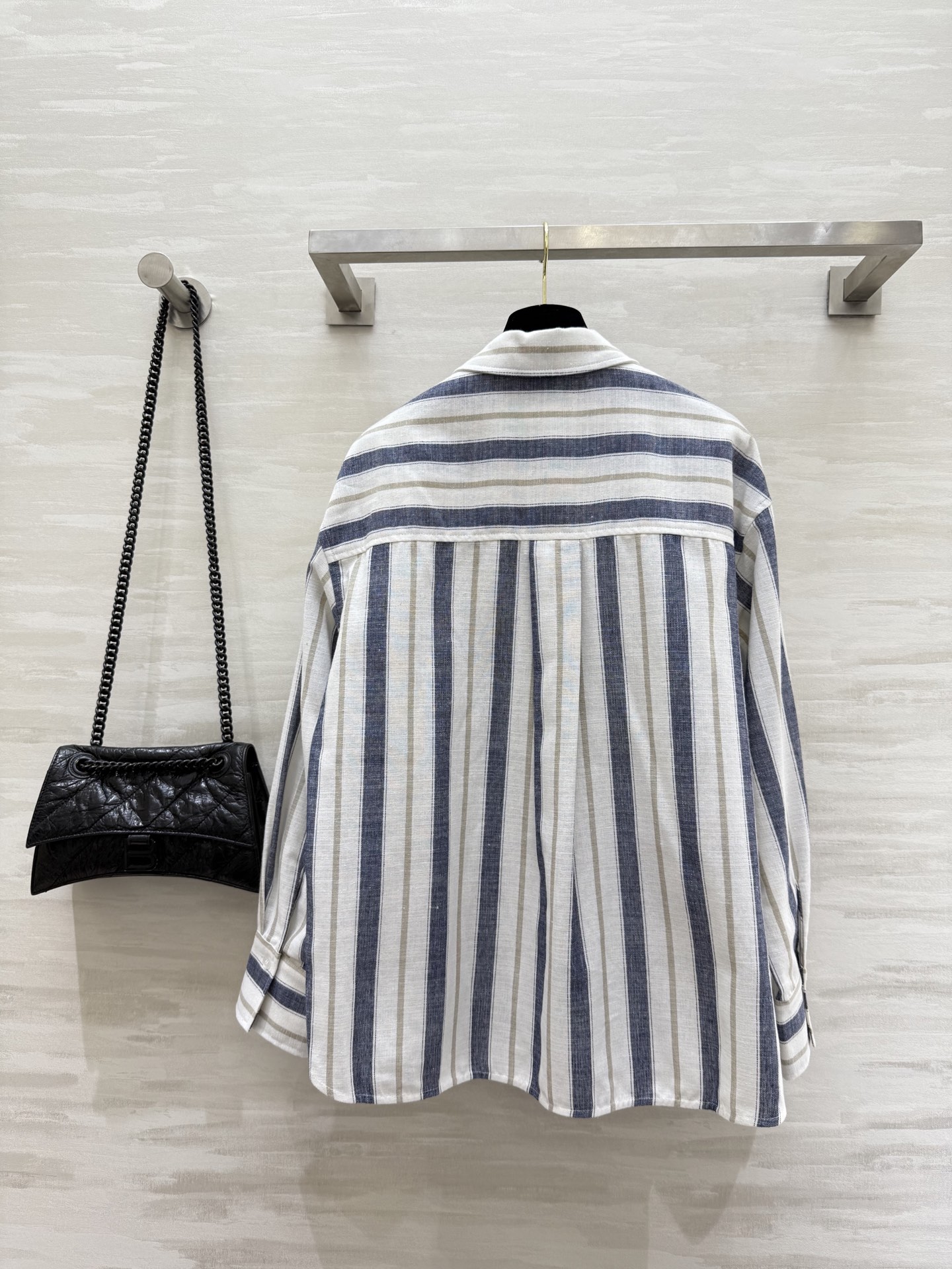 #Loew♡²⁵早秋新款 定织条纹宽松衬衣 进口定织色织亚麻面料 质感轻盈舒适 定位logo提花字母低调