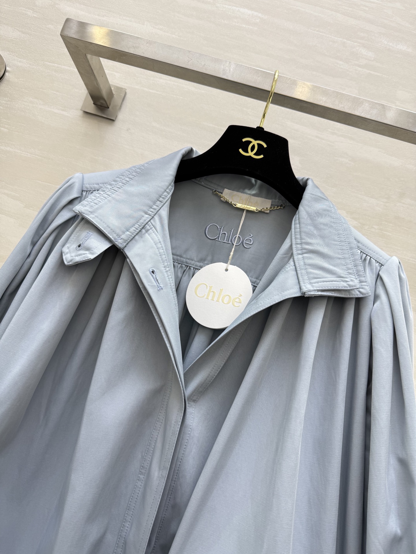 #Chlo♡²⁵早秋新款 双口袋装饰 立领灯笼袖 褶皱中长款外套 松弛有度 时髦感自带洒脱感 褶裥娃娃款