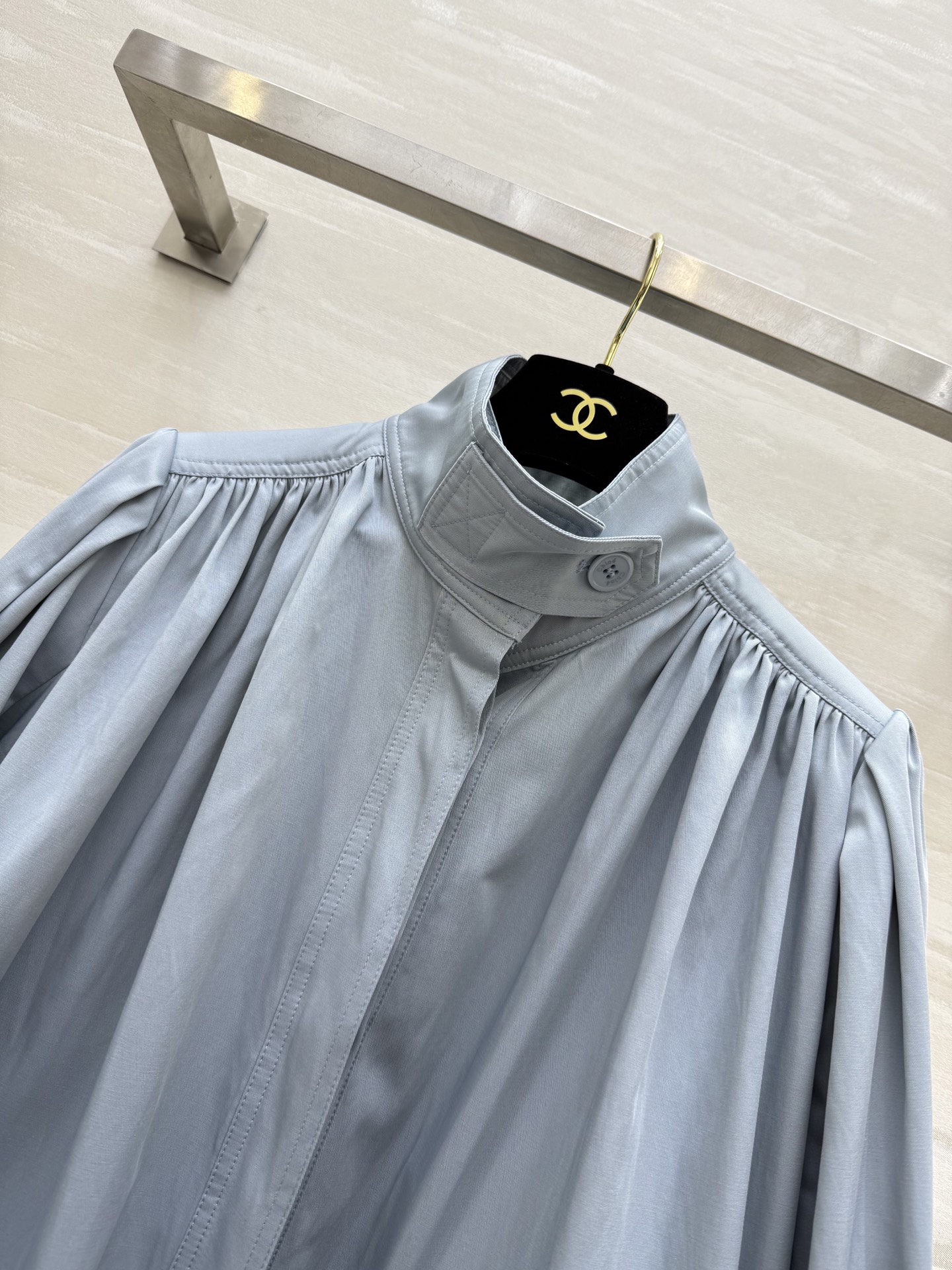 #Chlo♡²⁵早秋新款 双口袋装饰 立领灯笼袖 褶皱中长款外套 松弛有度 时髦感自带洒脱感 褶裥娃娃款