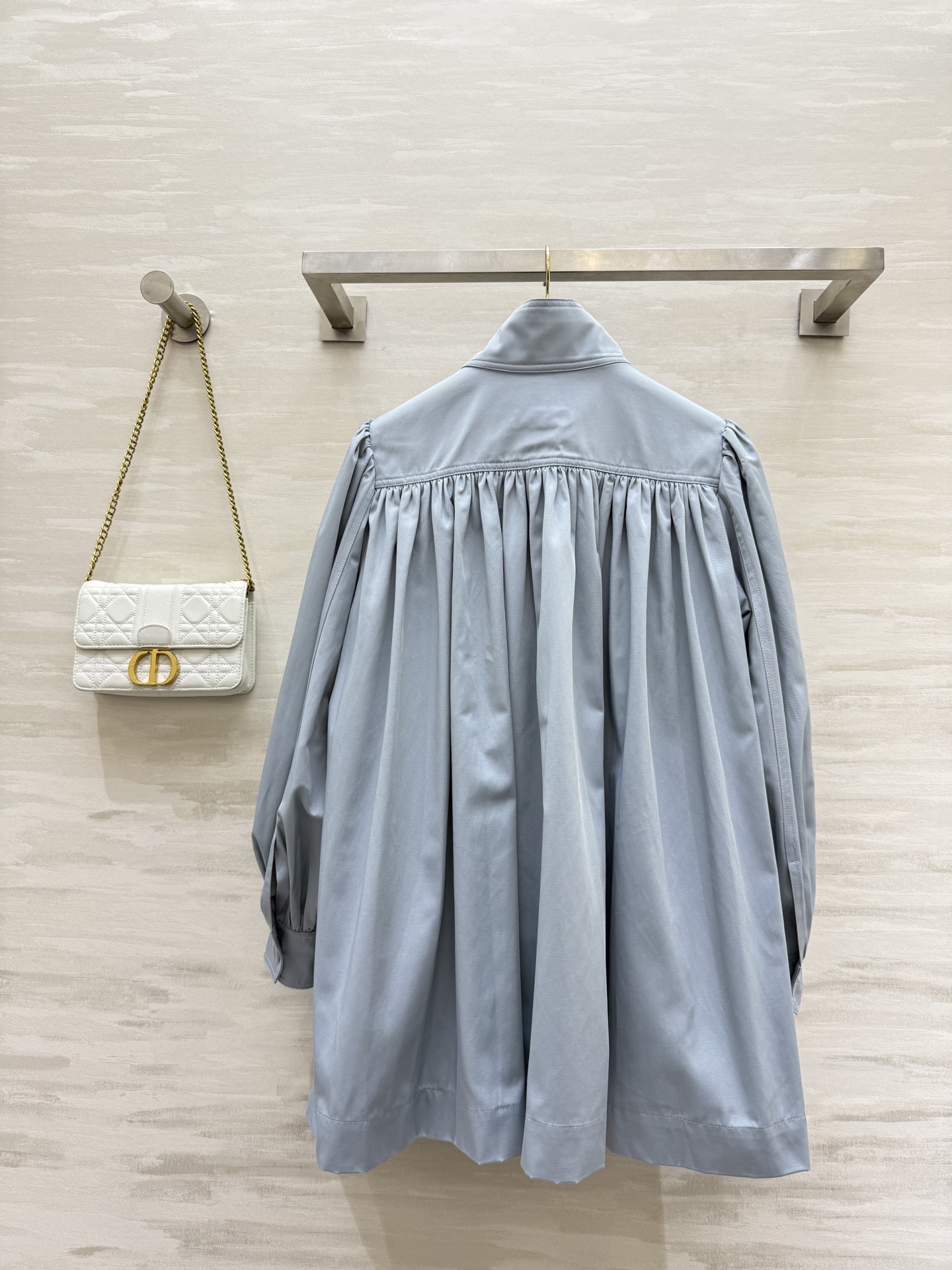 #Chlo♡²⁵早秋新款 双口袋装饰 立领灯笼袖 褶皱中长款外套 松弛有度 时髦感自带洒脱感 褶裥娃娃款