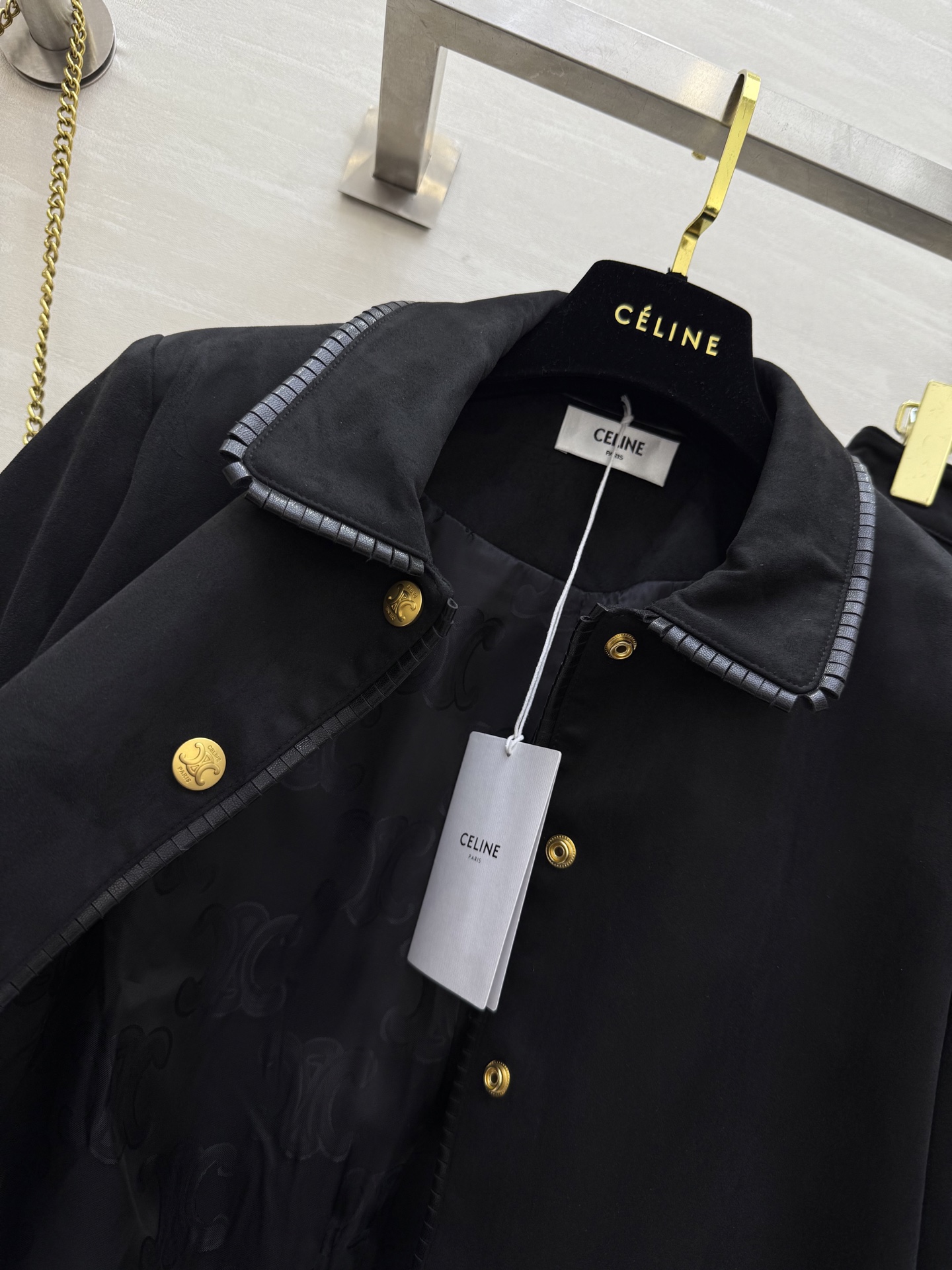 #Celin♡²⁵早秋新款 名媛气质套装 黑色绒面凯旋门金扣 经典H短款版型 百搭又显瘦 高品质定制 🉑