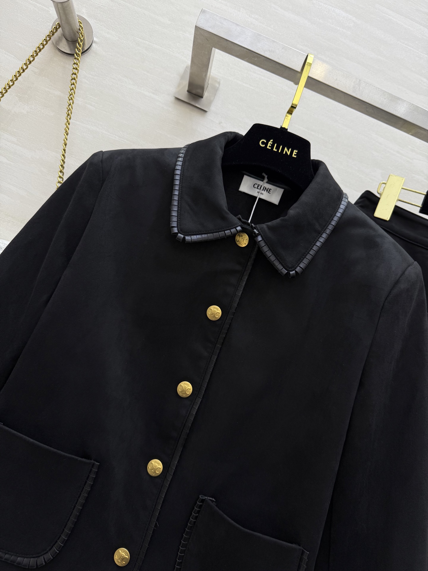 #Celin♡²⁵早秋新款 名媛气质套装 黑色绒面凯旋门金扣 经典H短款版型 百搭又显瘦 高品质定制 🉑