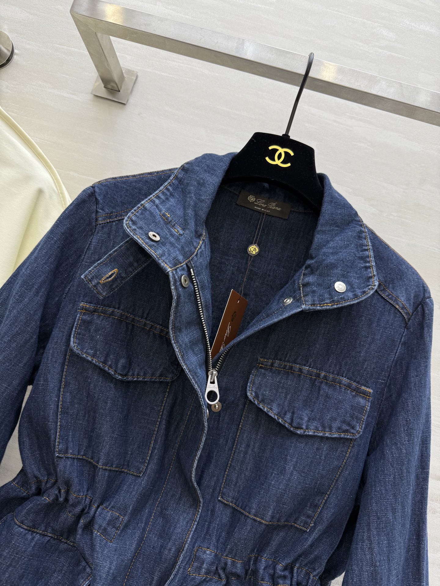 #LP🆕²⁵早秋新款 老钱风抽绳收腰牛仔外套 时髦不撞款 定制重磅洗水牛仔面料 品相上乘  拥有气场同时