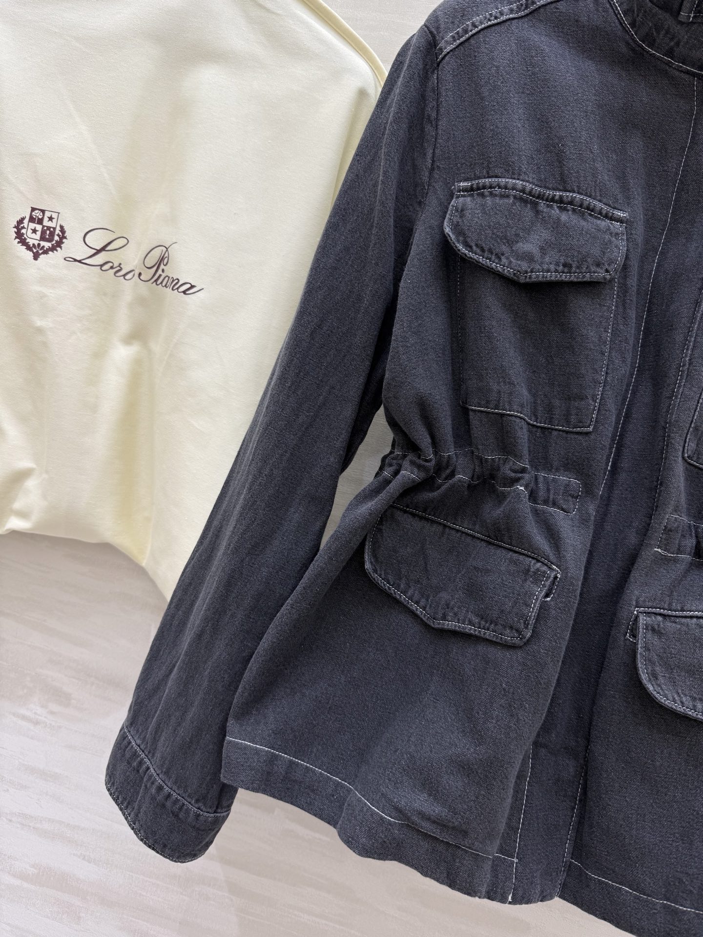 #LP🆕²⁵早秋新款 老钱风抽绳收腰牛仔外套 时髦不撞款 定制重磅洗水牛仔面料 品相上乘  拥有气场同时