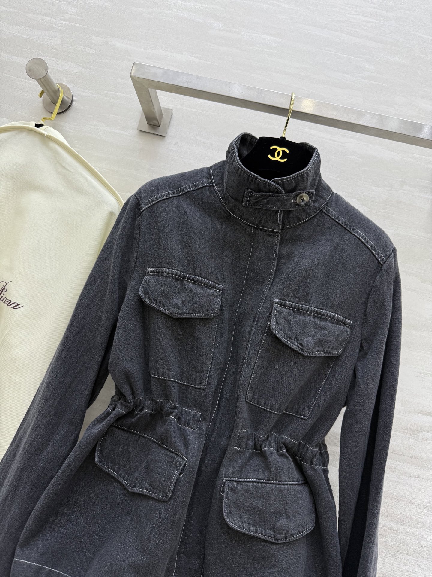 #LP🆕²⁵早秋新款 老钱风抽绳收腰牛仔外套 时髦不撞款 定制重磅洗水牛仔面料 品相上乘  拥有气场同时