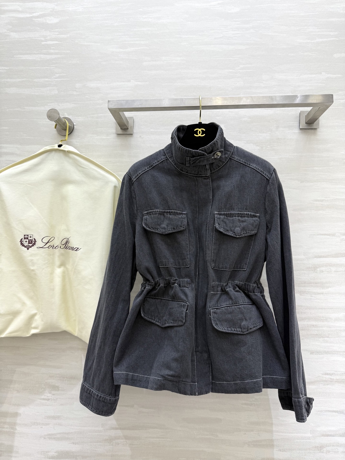 #LP🆕²⁵早秋新款 老钱风抽绳收腰牛仔外套 时髦不撞款 定制重磅洗水牛仔面料 品相上乘  拥有气场同时