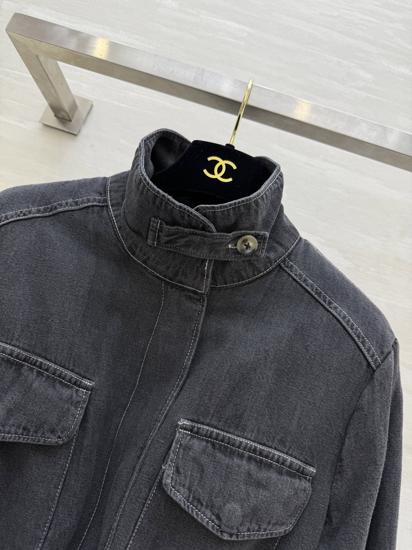 #LP🆕²⁵早秋新款 老钱风抽绳收腰牛仔外套 时髦不撞款 定制重磅洗水牛仔面料 品相上乘  拥有气场同时