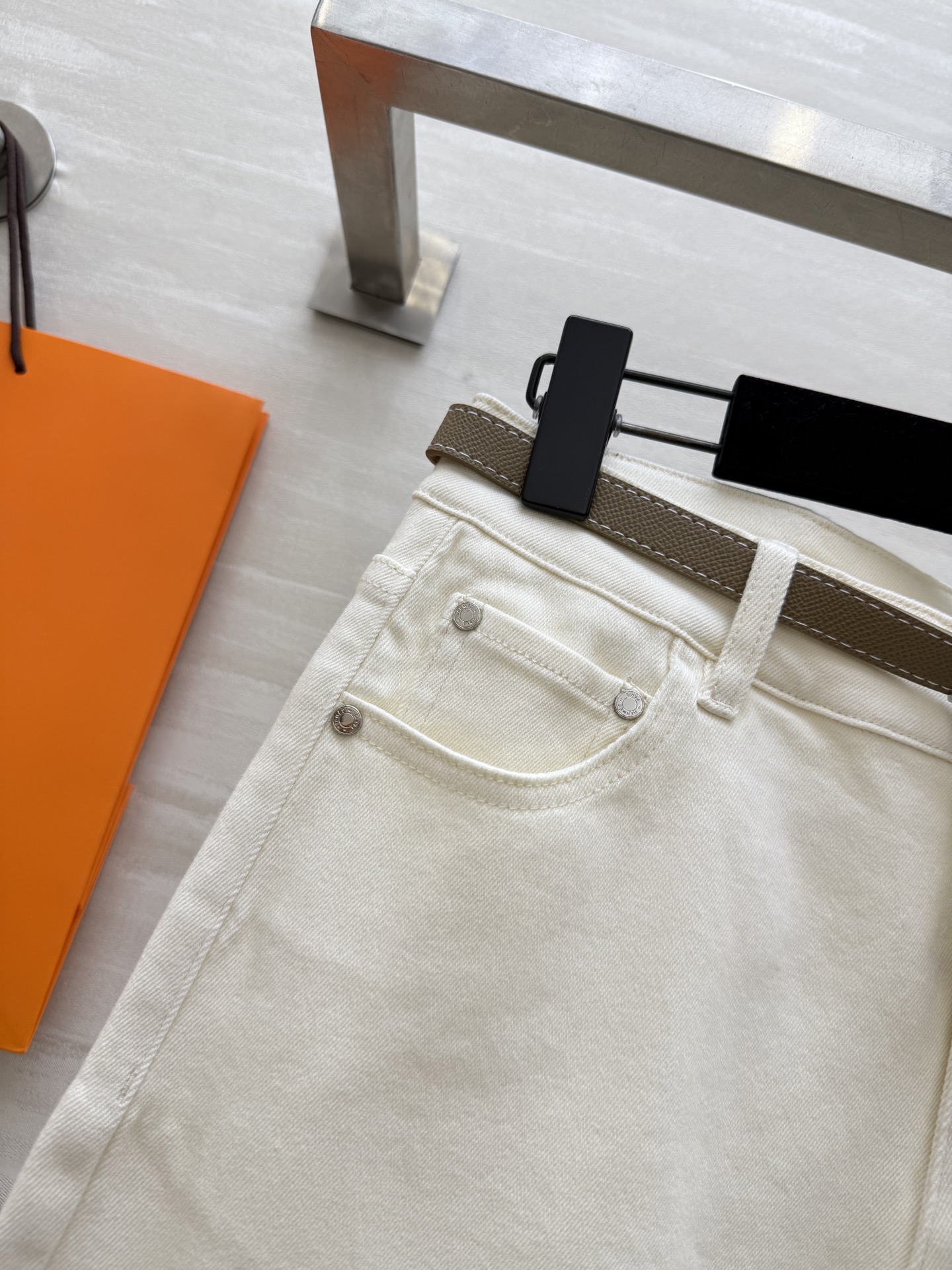 #Herme♡²⁵早秋新款 复古做旧洗水阔腿直筒牛仔裤 阔腿直筒版型 超级显瘦 不挑搭配又百搭 洗水工艺