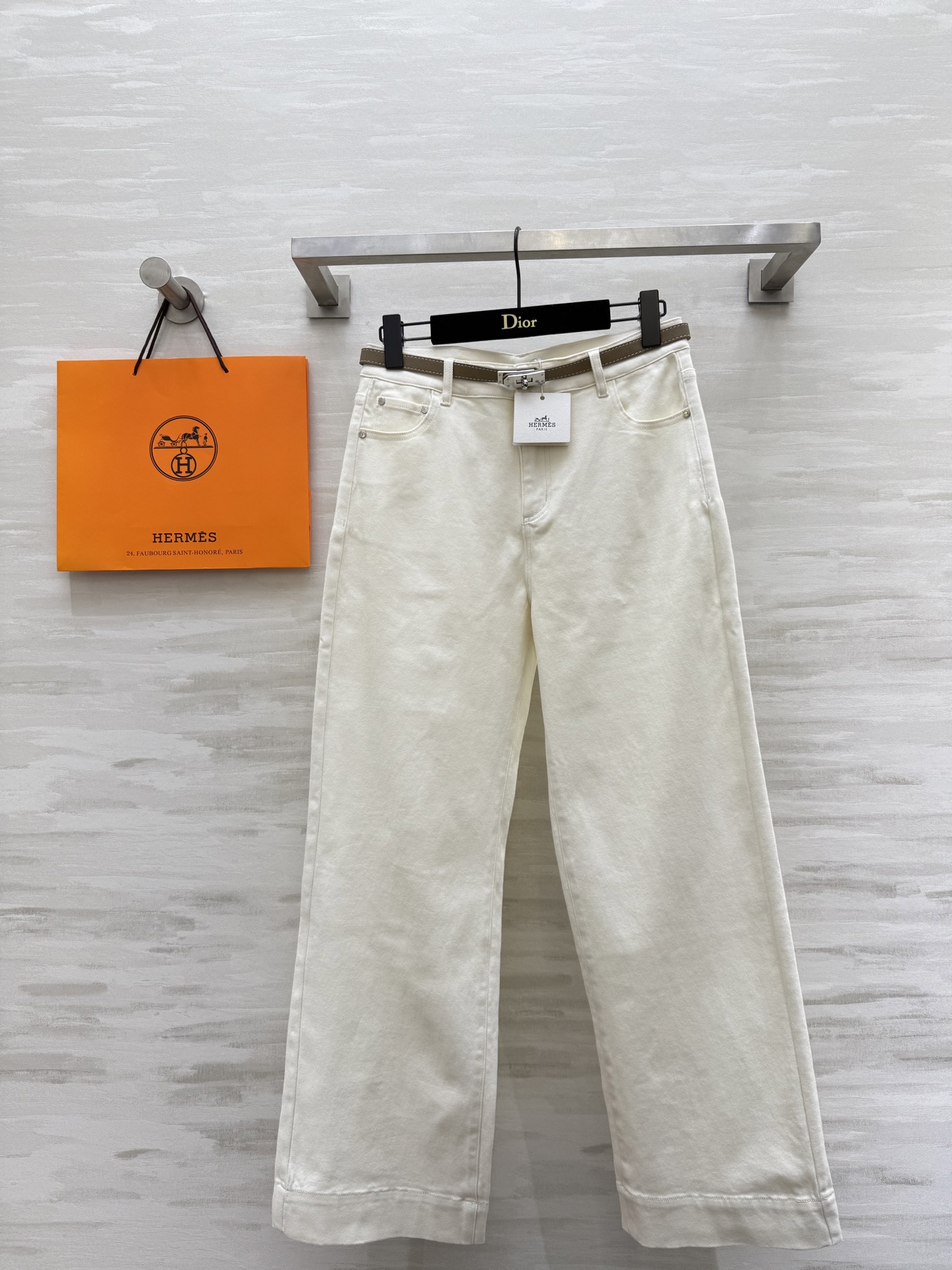 NO:472550,#Herme early autumn new style, retro old washing wide-leg straight jeans, wide-leg straight jeans, super slim, unpicked and versatile, washing process is even more outstanding, especially high-end delivery belt exquisite and atmospheric, high-quality, spot first-time sizeS/M/L (size size 68, hip circumference 90, pants length 98, hermes, jeans, alexander wang19860909#Herme早秋新款 复古做旧洗水阔腿直筒牛仔裤 阔腿直筒版型 超级显瘦 不挑搭配又百搭 洗水工艺更是绝绝子 特别高级 配送腰带精致大气 高品质 现货首发sizeS/M/L（s码腰围68,臀围90,裤长98,,hermes,jeans,alexander wang,Women's clothing