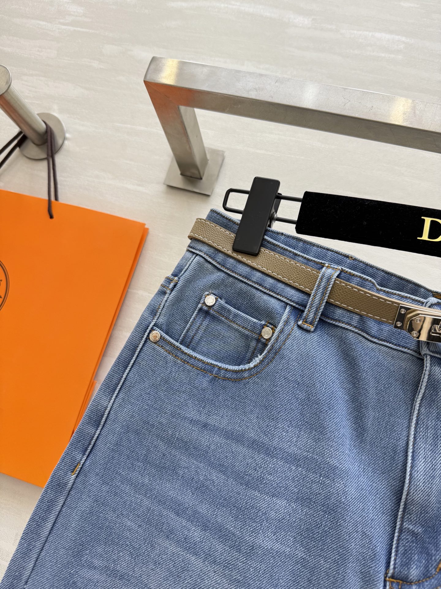 #Herme♡²⁵早秋新款 复古做旧洗水阔腿直筒牛仔裤 阔腿直筒版型 超级显瘦 不挑搭配又百搭 洗水工艺