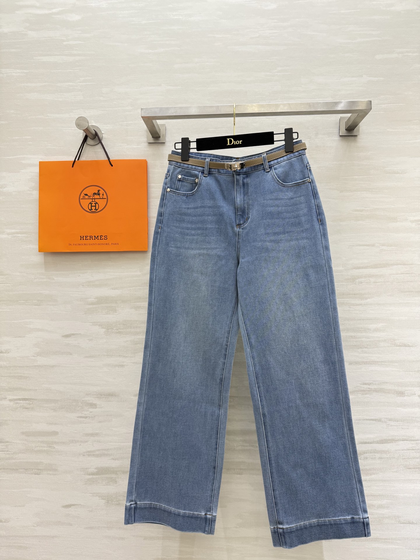 NO:472545,#Herme early autumn new style, retro old washing water wide-leg straight jeans, wide-leg straight jeans, super slim, unselected and versatile, washing water is even more outstanding, especially high-end delivery belt exquisite and atmospheric, high-quality, spot first-time sizeS/M/L (size s waist 68, hip 90, pants length 98), hermes, jeans, alexander wang19860909#Herme早秋新款 复古做旧洗水阔腿直筒牛仔裤 阔腿直筒版型 超级显瘦 不挑搭配又百搭 洗水工艺更是绝绝子 特别高级 配送腰带精致大气 高品质 现货首发sizeS/M/L（s码腰围68,臀围90,裤长98）,,hermes,jeans,alexander wang,Women's clothing