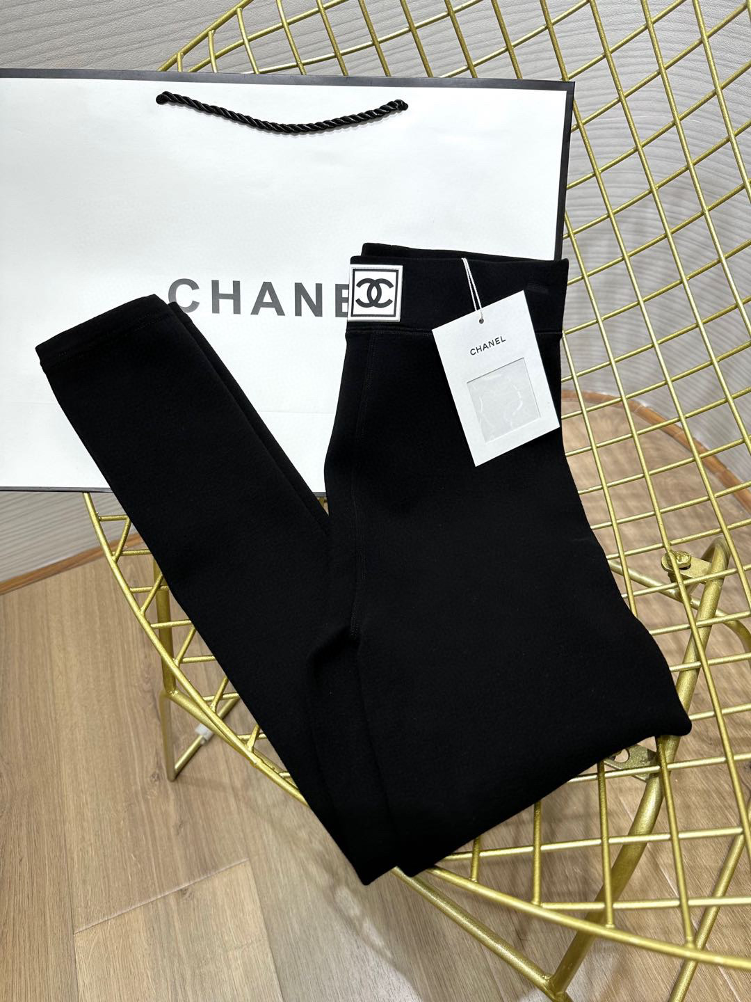 𝗖𝗛𝗔𝗡𝗘𝗟 王炸小黑裤 中古系列 加厚婴儿绒发热超大弹力一字档九分裤 打底裤 超级时髦 超级好看 内里